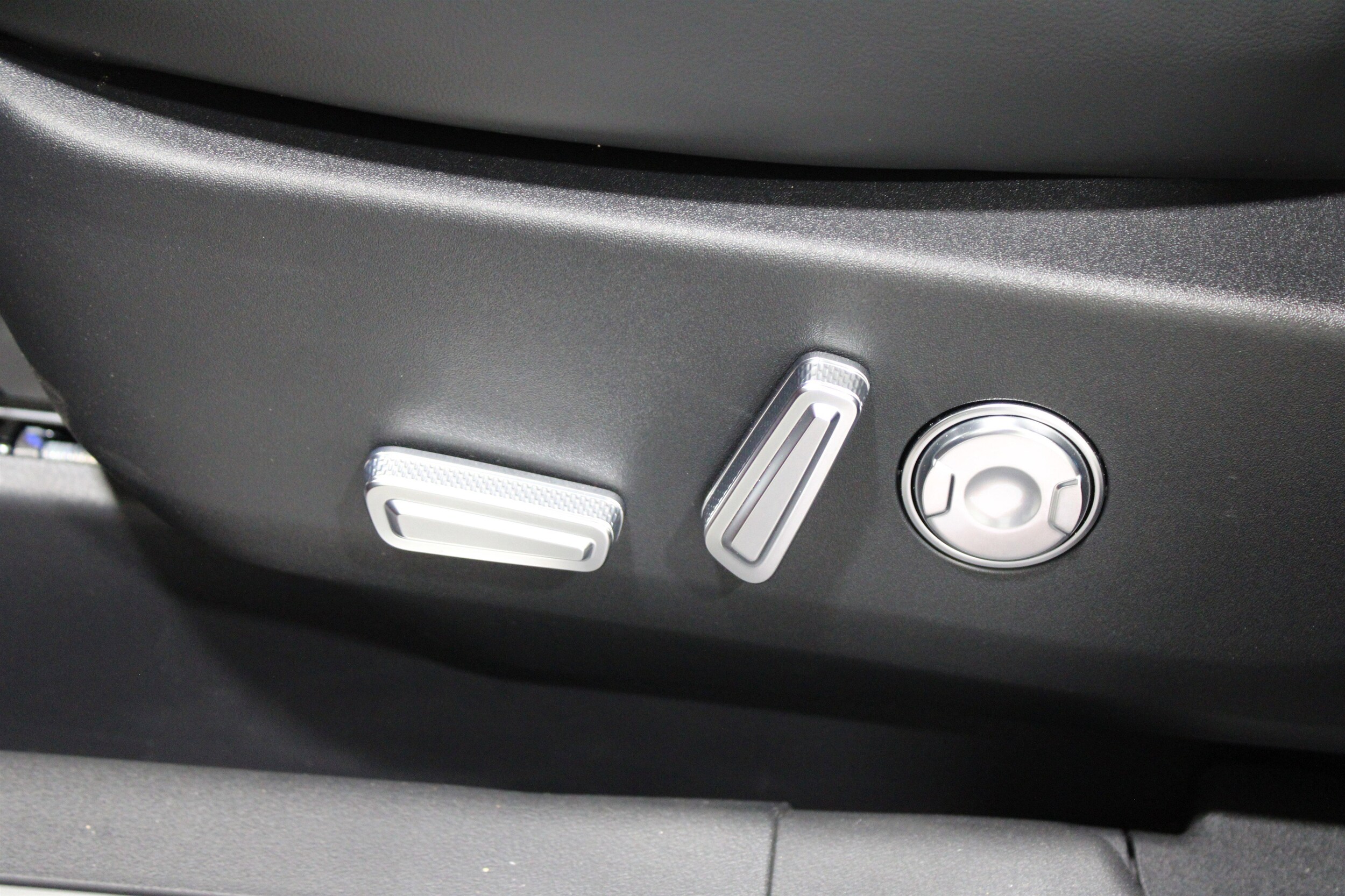 2025 Lincoln Nautilus Reserve photo 4