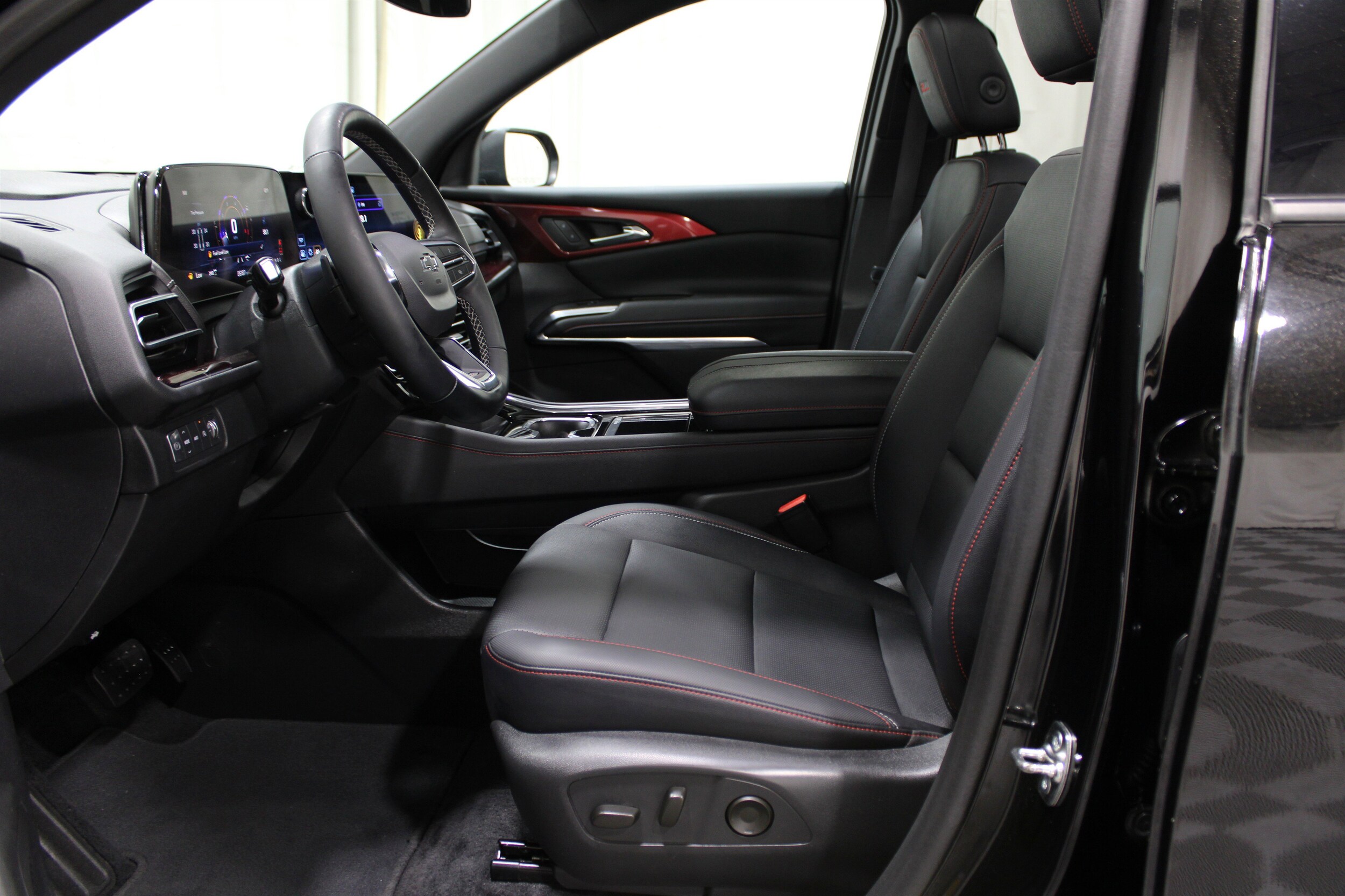 2024 Chevrolet Traverse Z71 photo 3