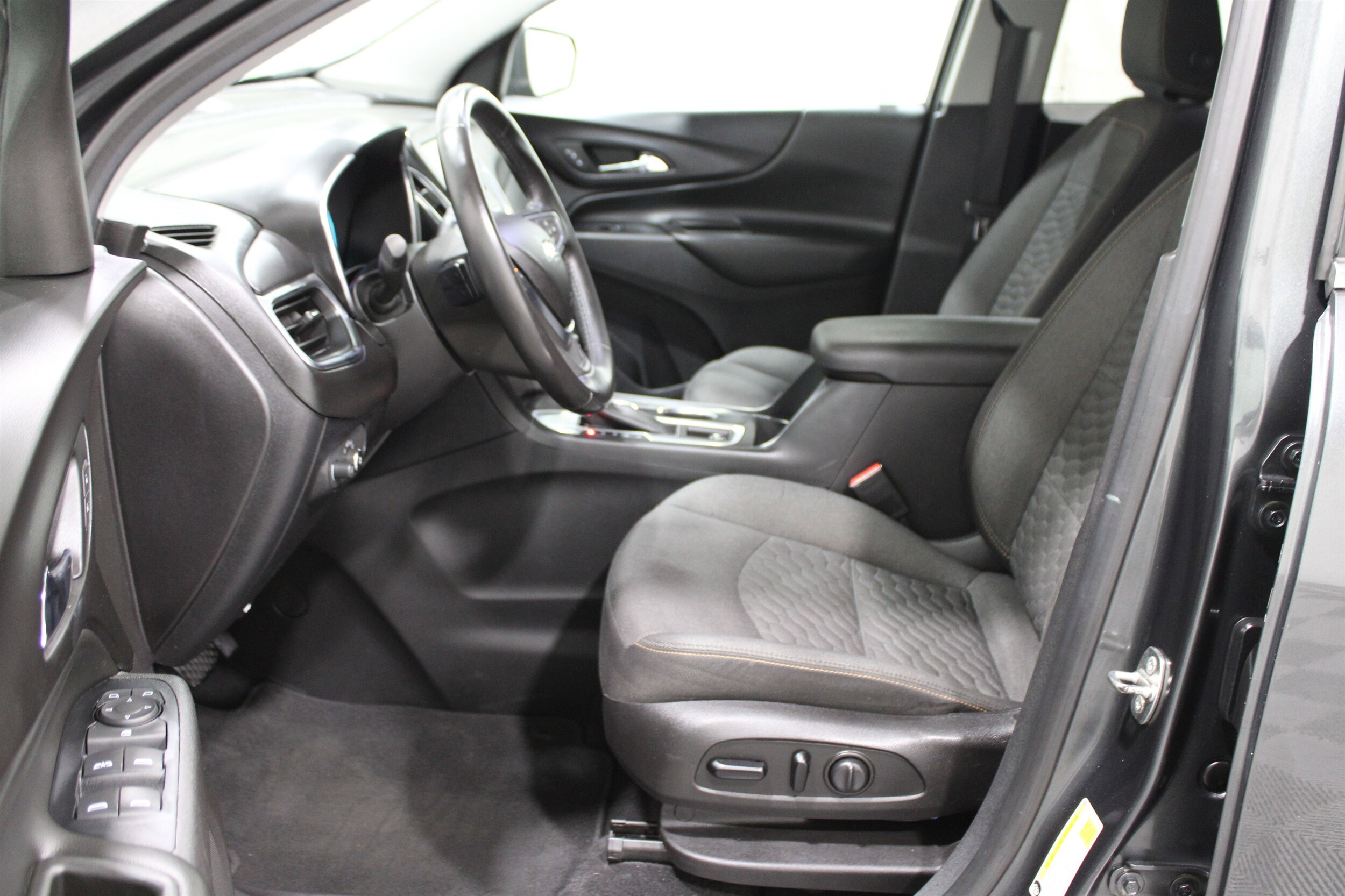 2019 Chevrolet Equinox LT photo 3