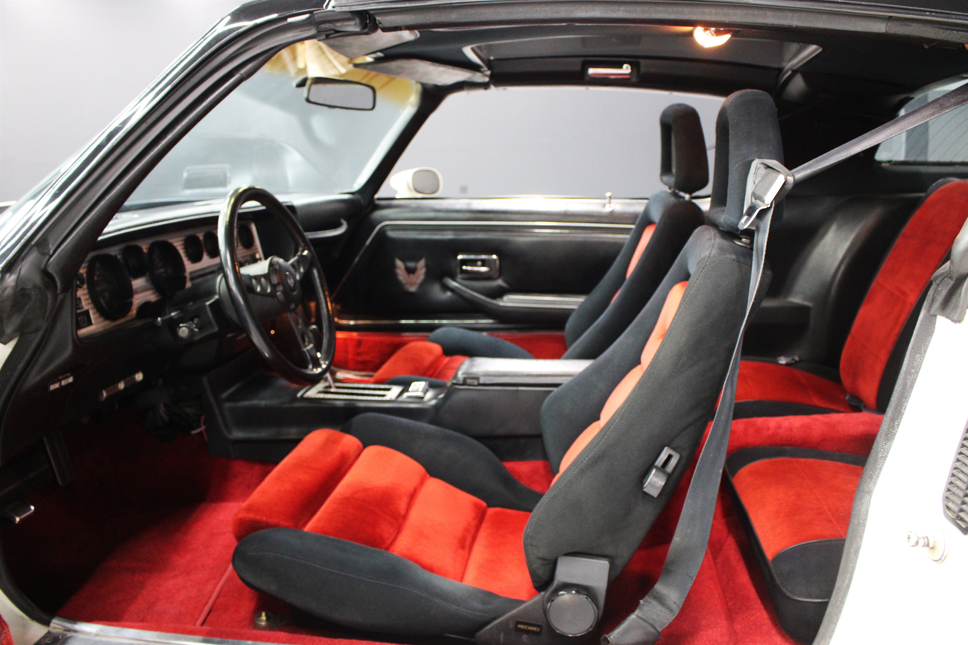 1981 Pontiac Firebird - Photo 11