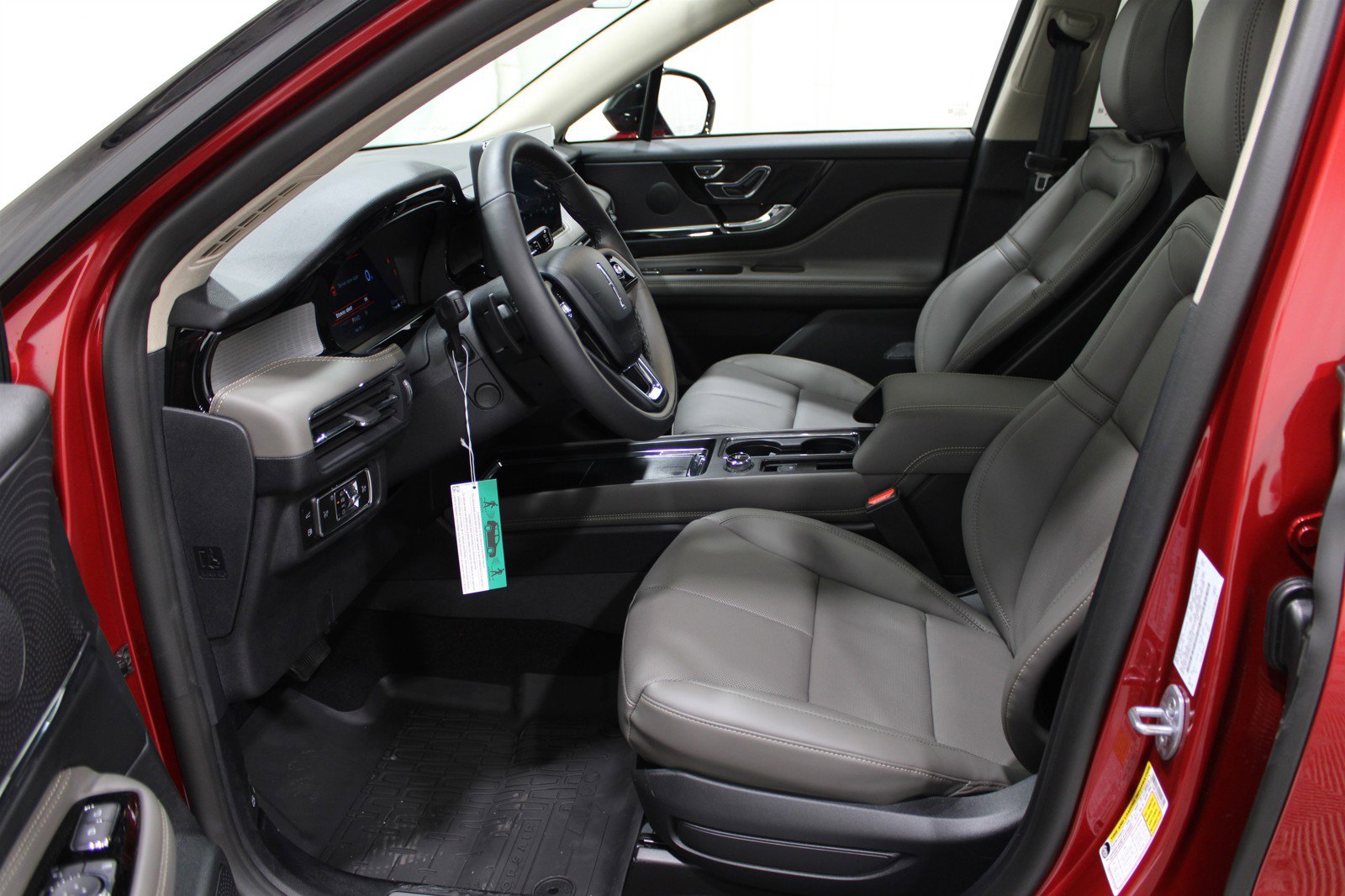2025 Lincoln Corsair Grand Touring photo 3