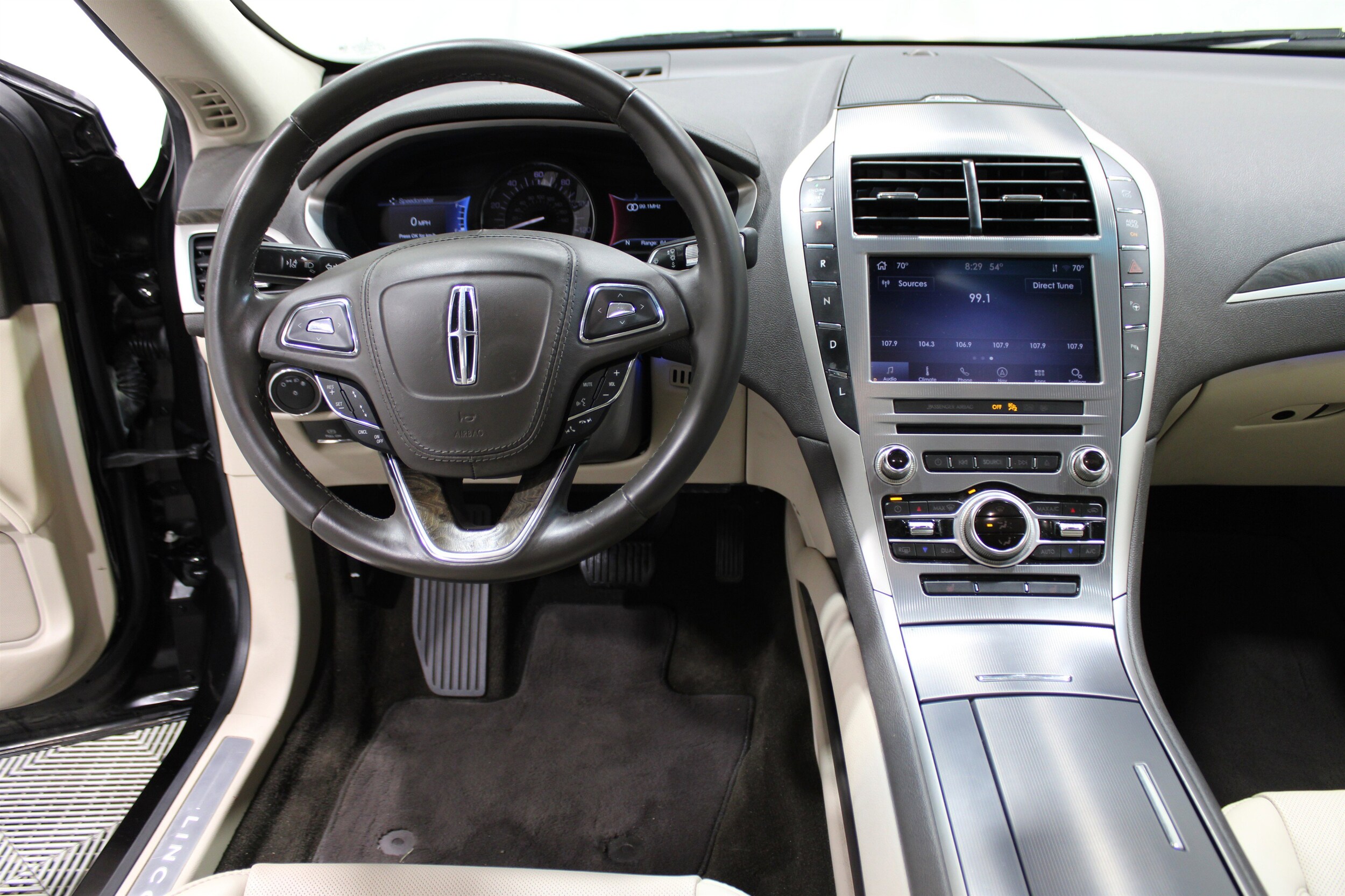 2020 Lincoln MKZ Hybrid Reserve photo 2