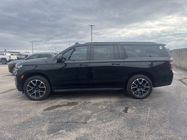 2022 Chevrolet Suburban RST photo 2