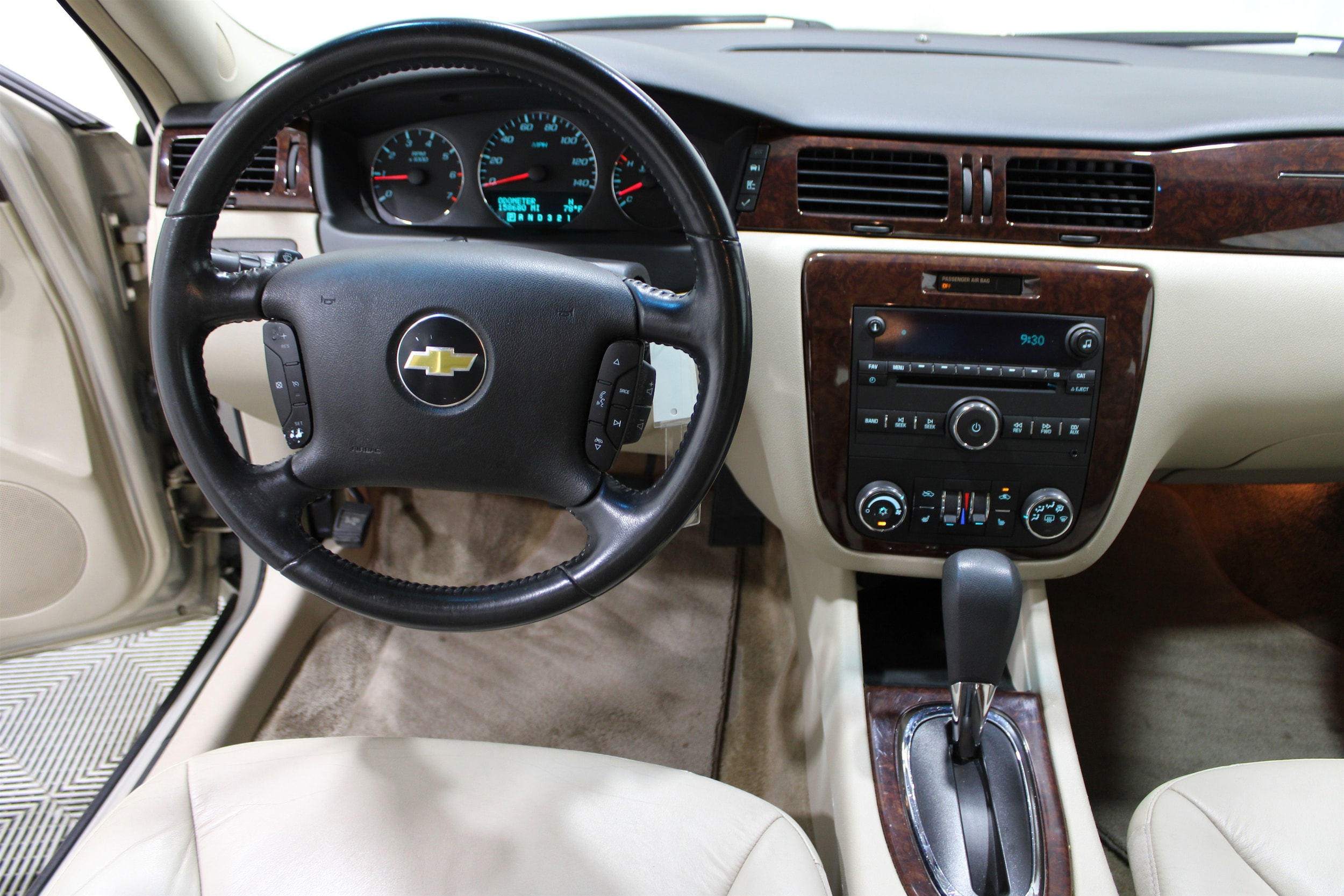 Used 2011 Chevrolet Impala LTZ with VIN 2G1WC5EM2B1179135 for sale in Wichita, KS