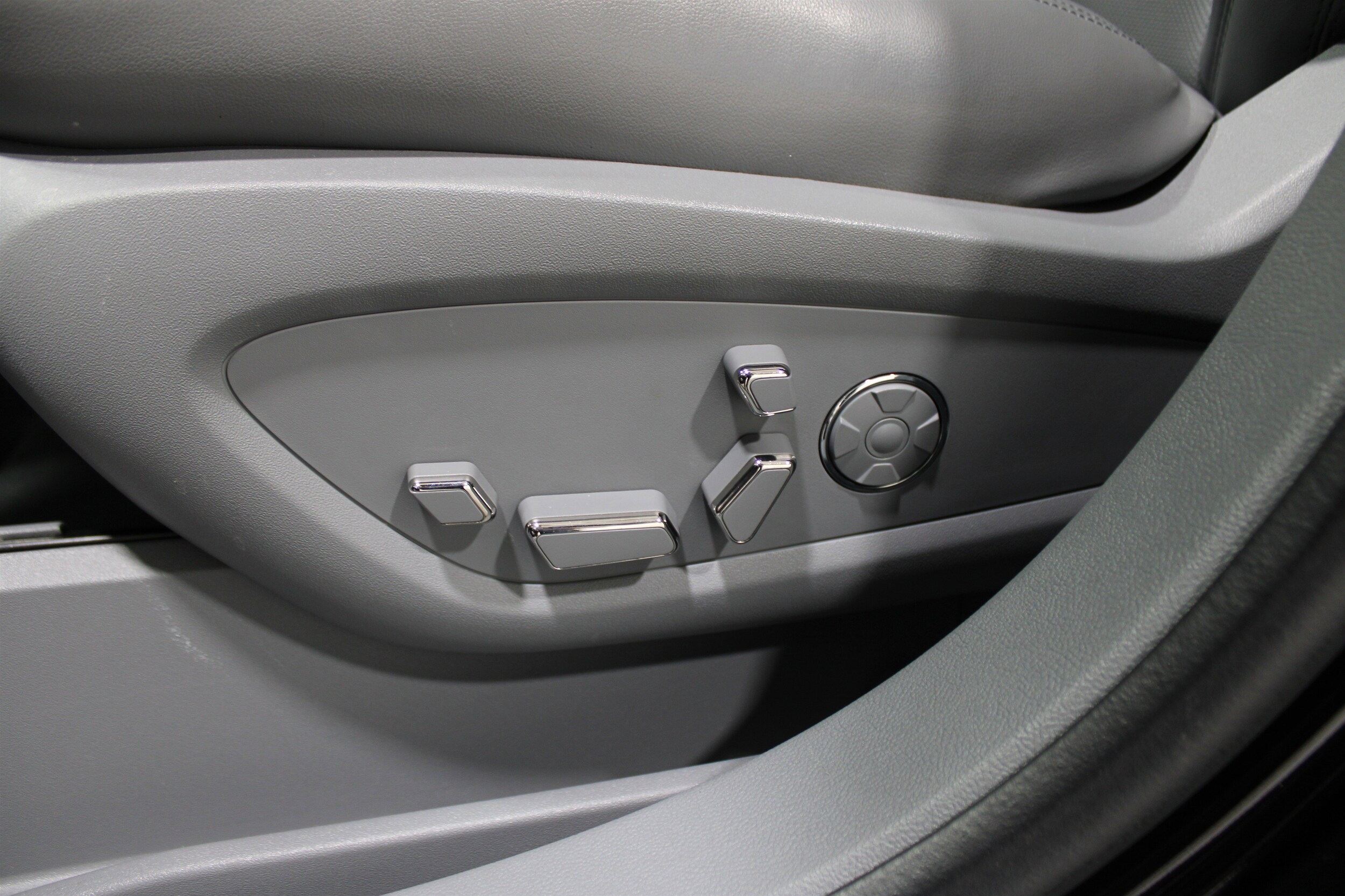 2019 Lincoln Nautilus Reserve photo 2