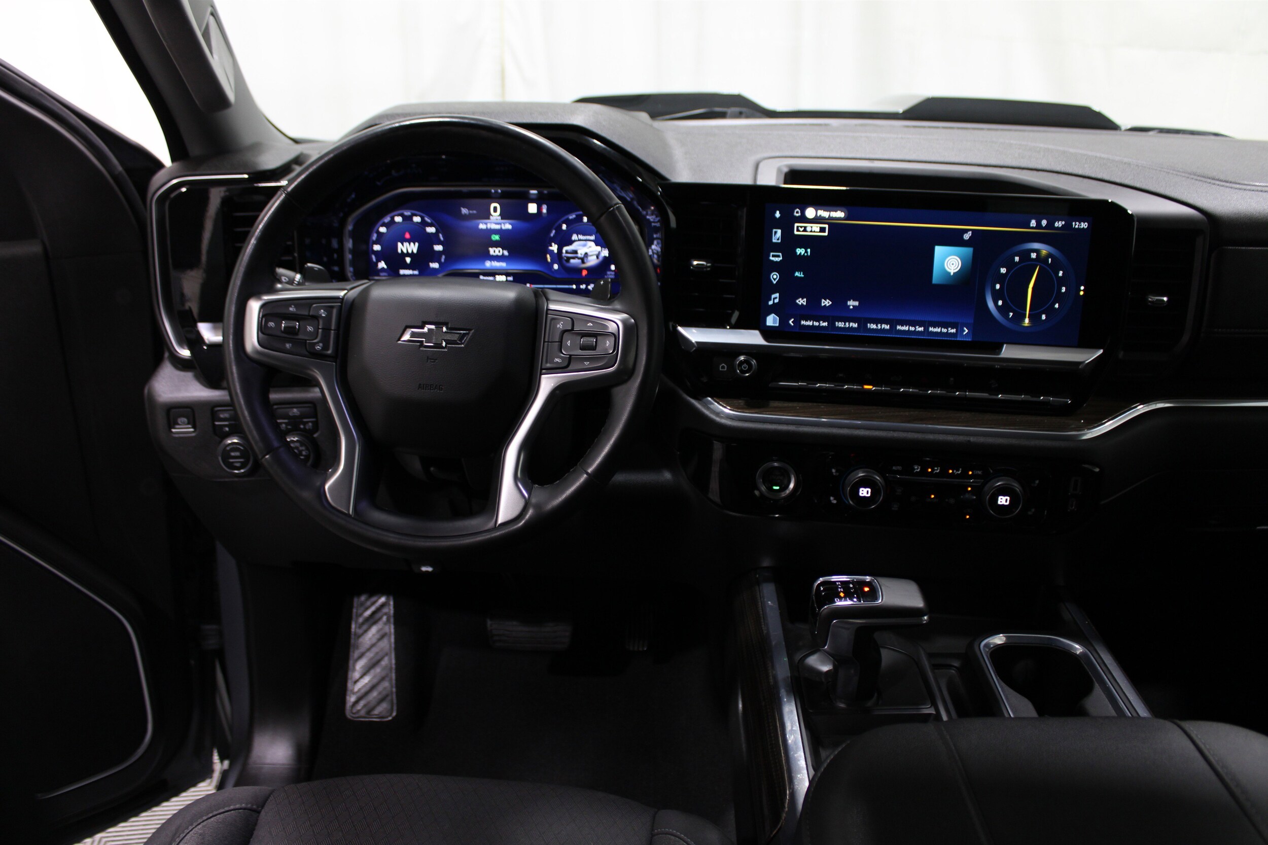 2023 Chevrolet Silverado 1500 LT Trail Boss photo 2