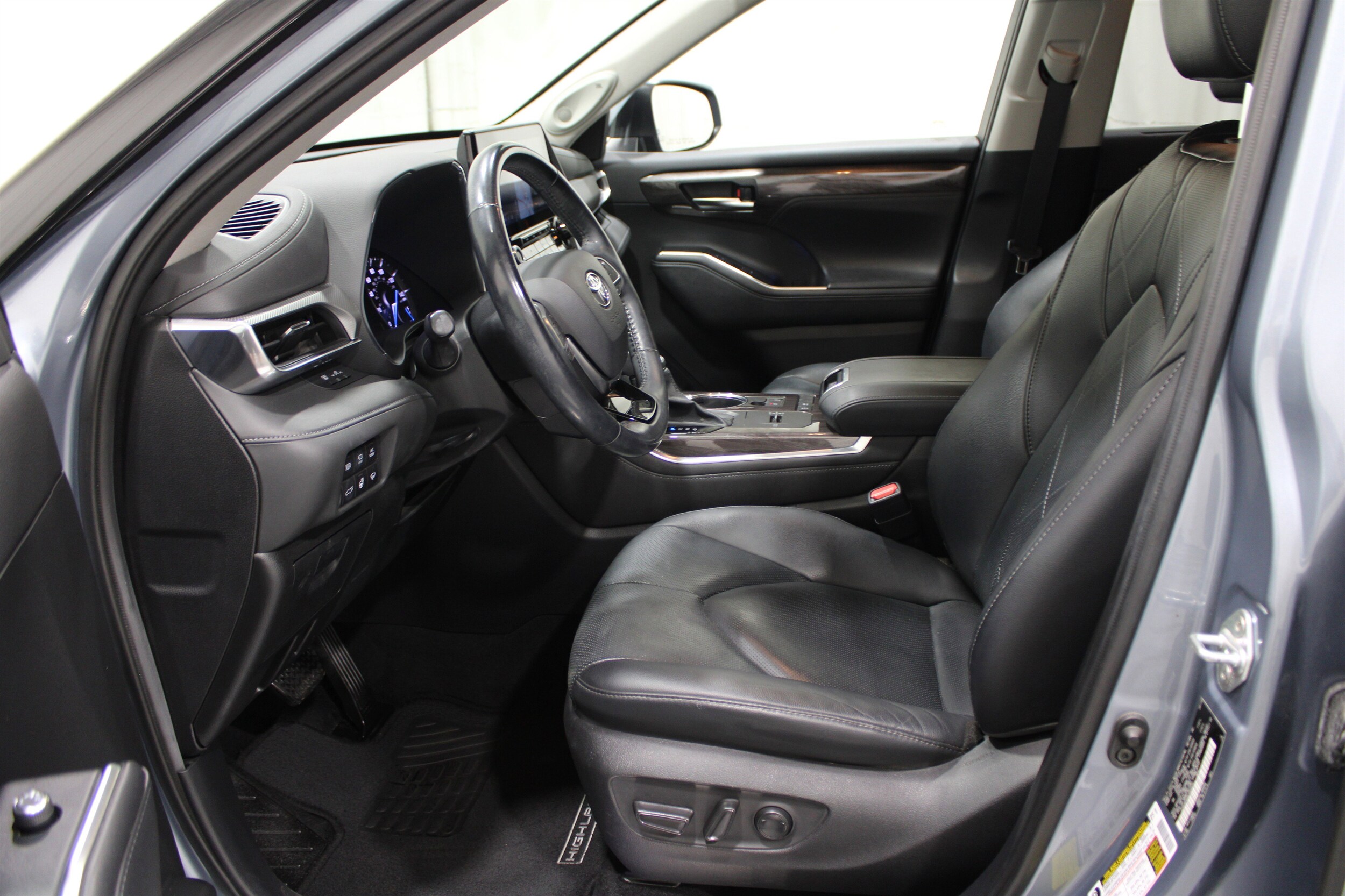 2020 Toyota Highlander Hybrid Platinum photo 3
