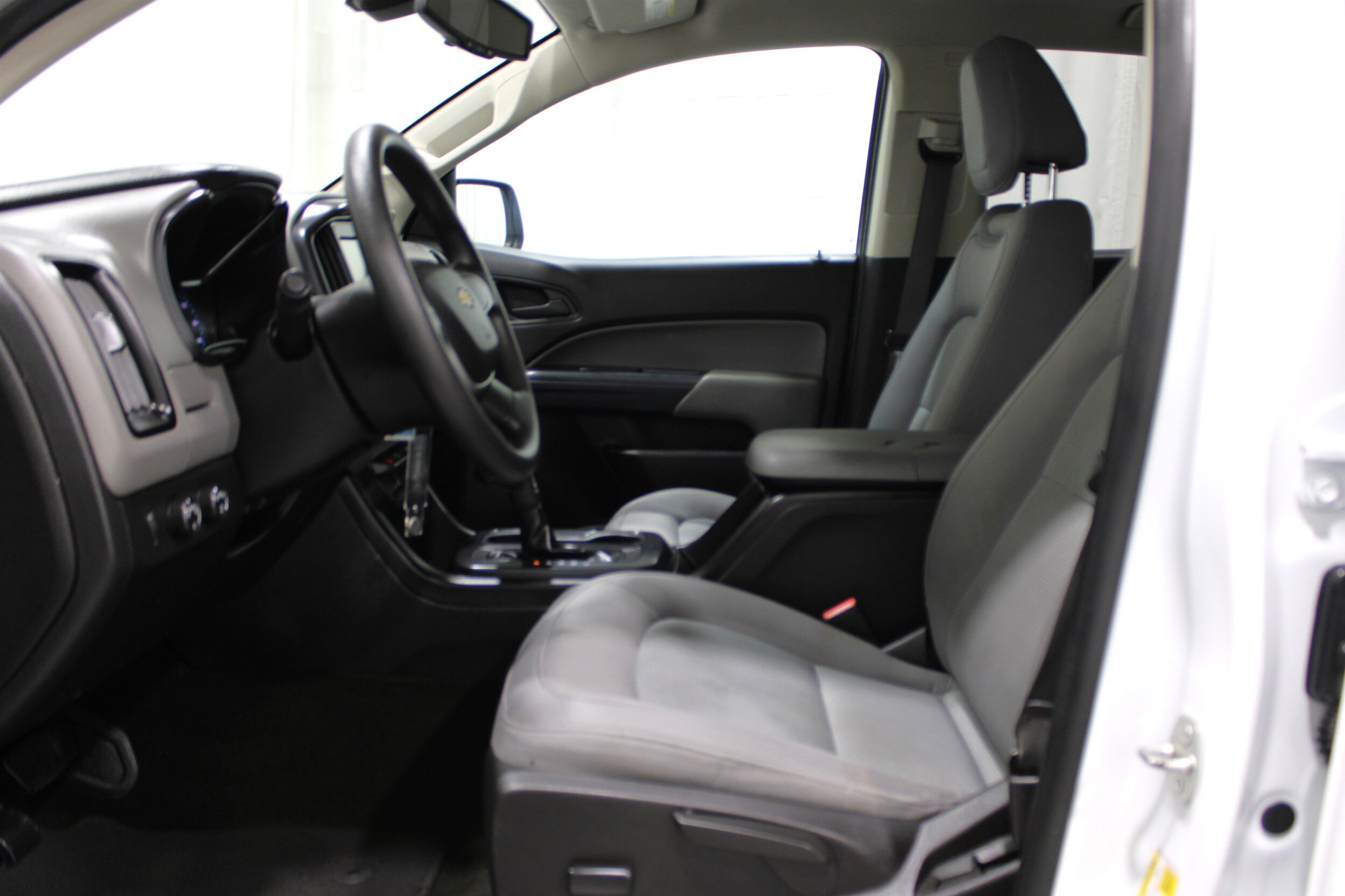 2017 Chevrolet Colorado Work Truck photo 3