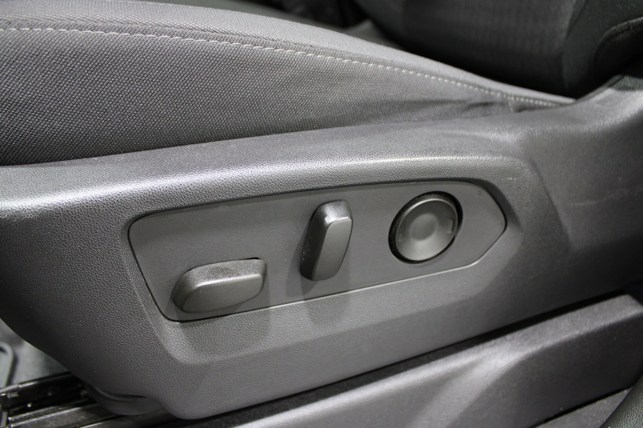 2023 Chevrolet Silverado 1500 Custom photo 4