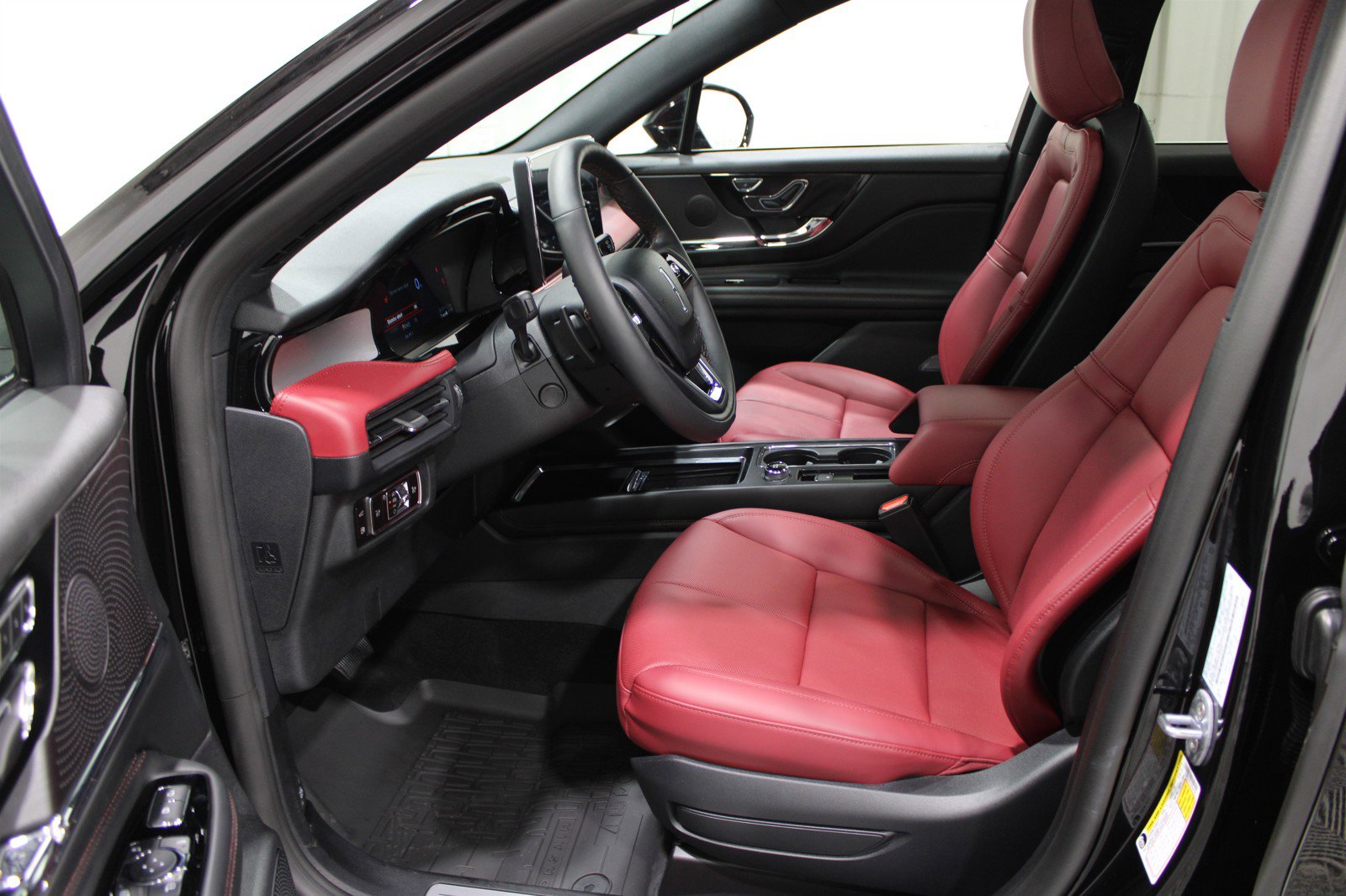 2025 Lincoln Corsair Grand Touring photo 3