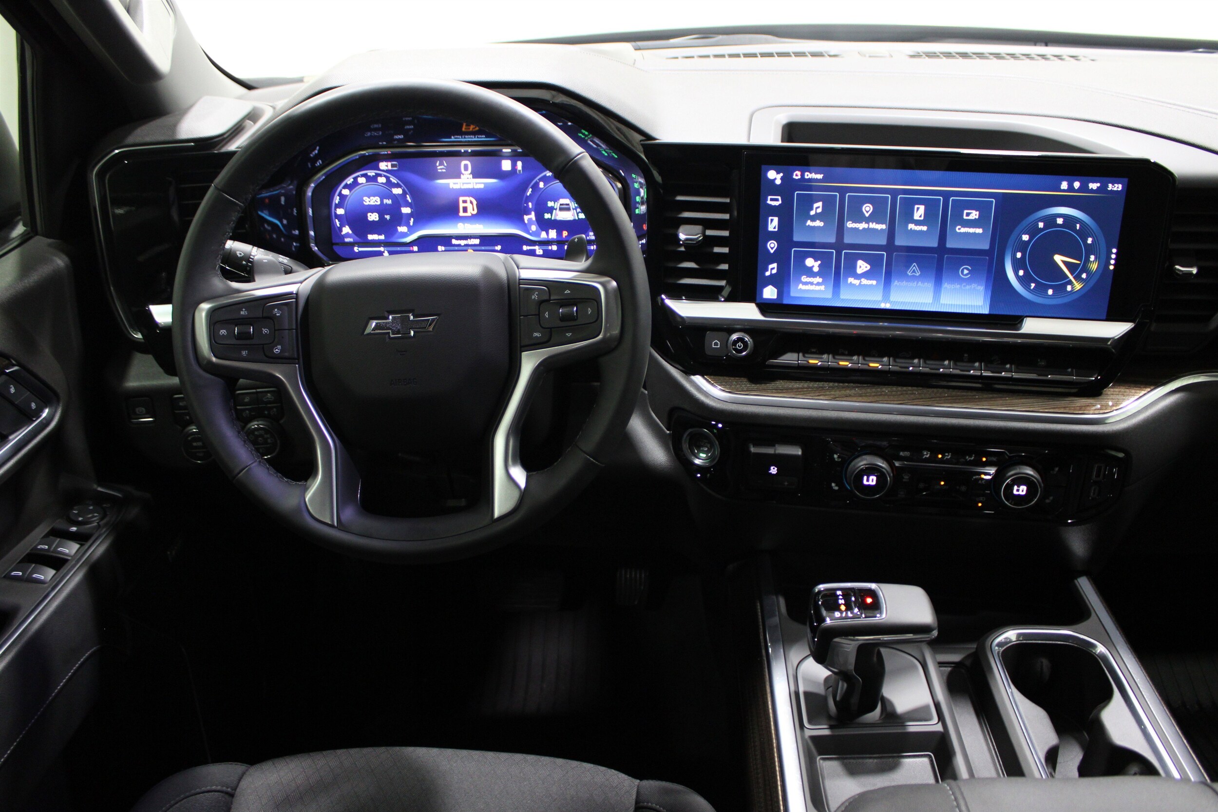 2025 Chevrolet Silverado 1500 RST photo 2
