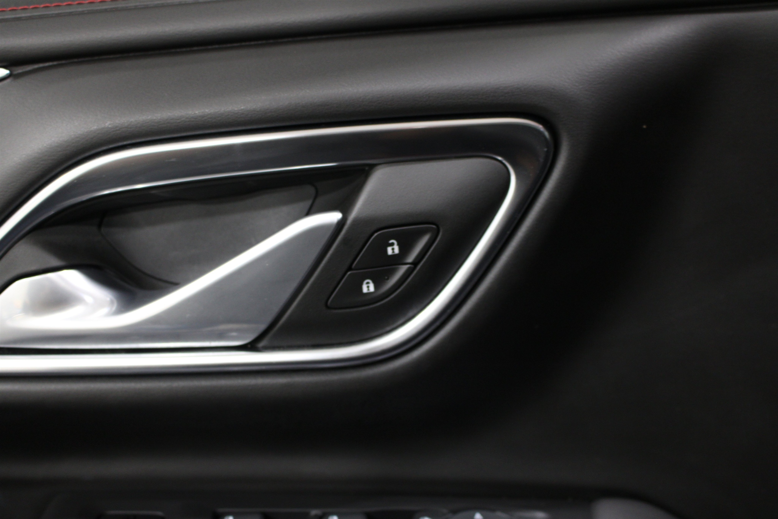 2024 Chevrolet Suburban RST - Photo 8