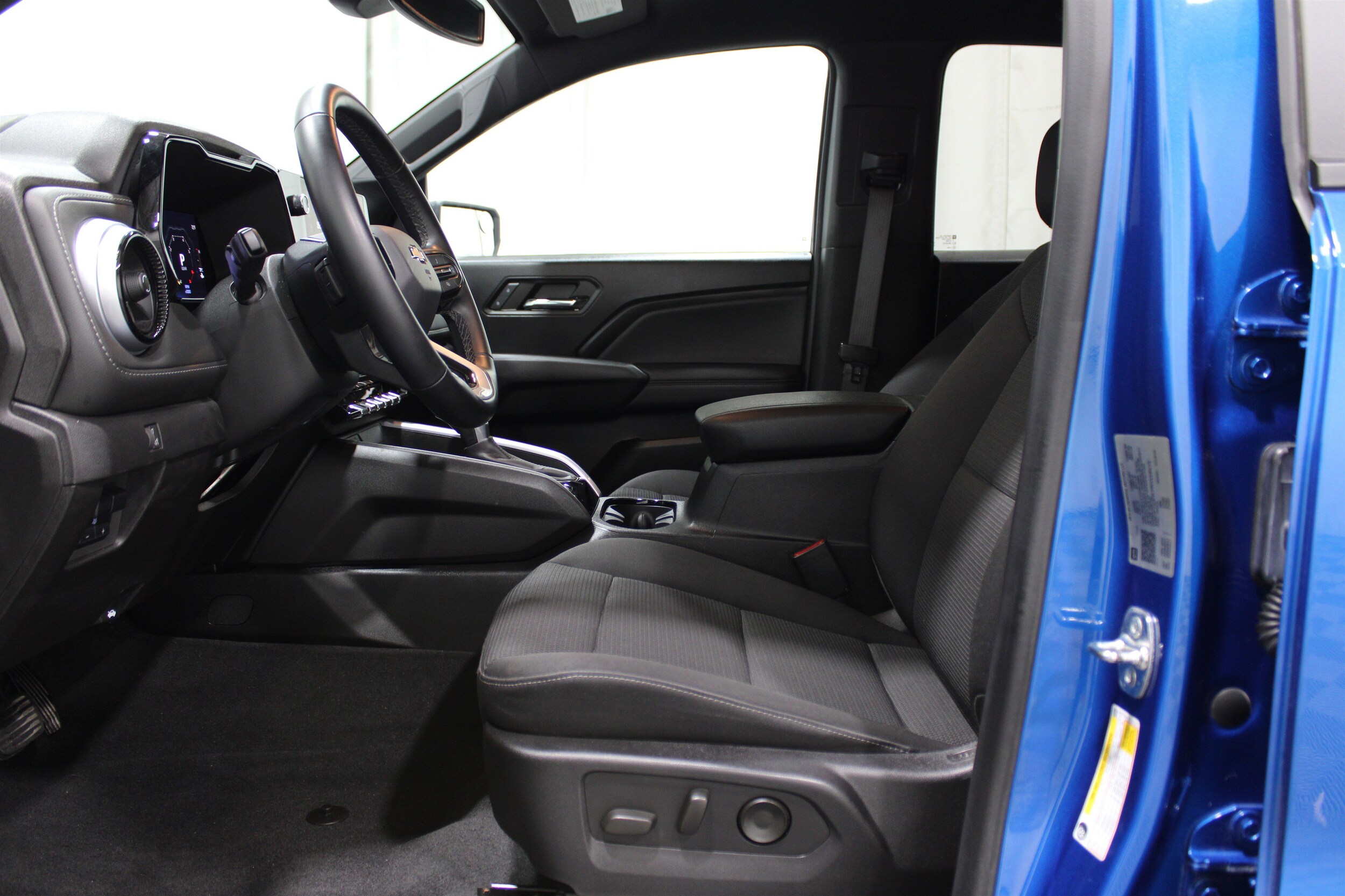 2024 Chevrolet Colorado LT photo 3