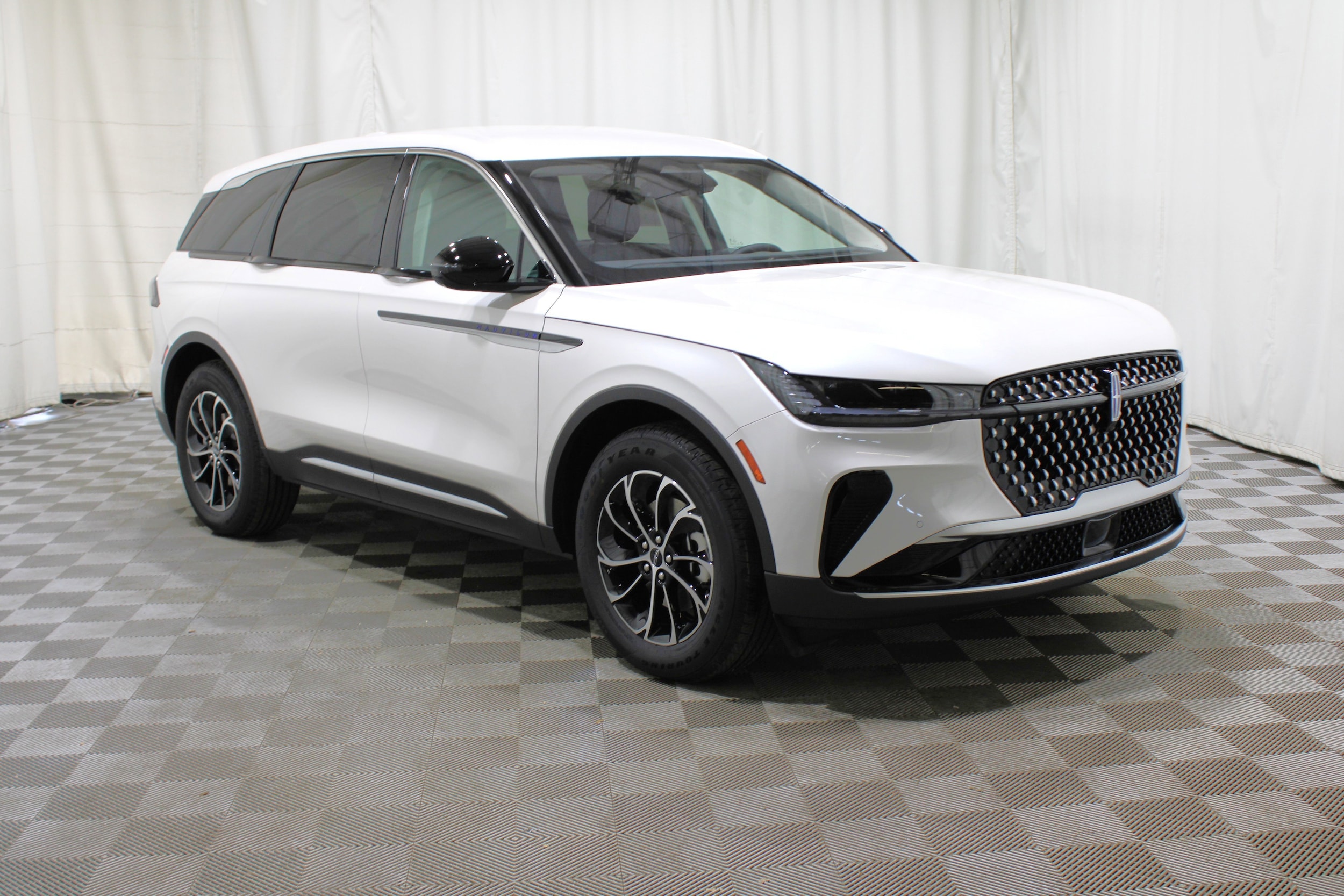 2025 Lincoln Nautilus Premiere AWD's photo