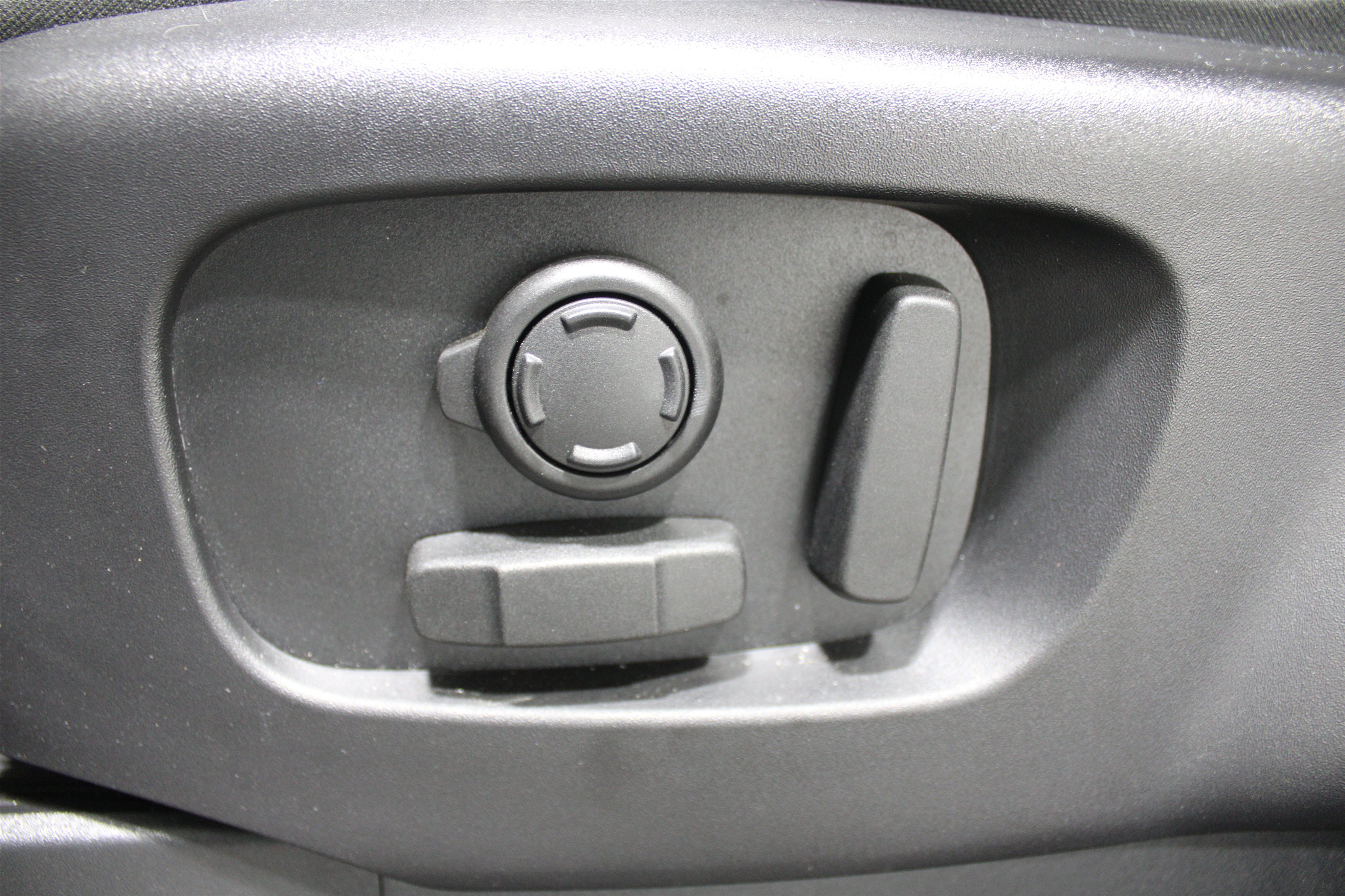 Used 2024 Land Rover Discovery Dynamic SE SUV