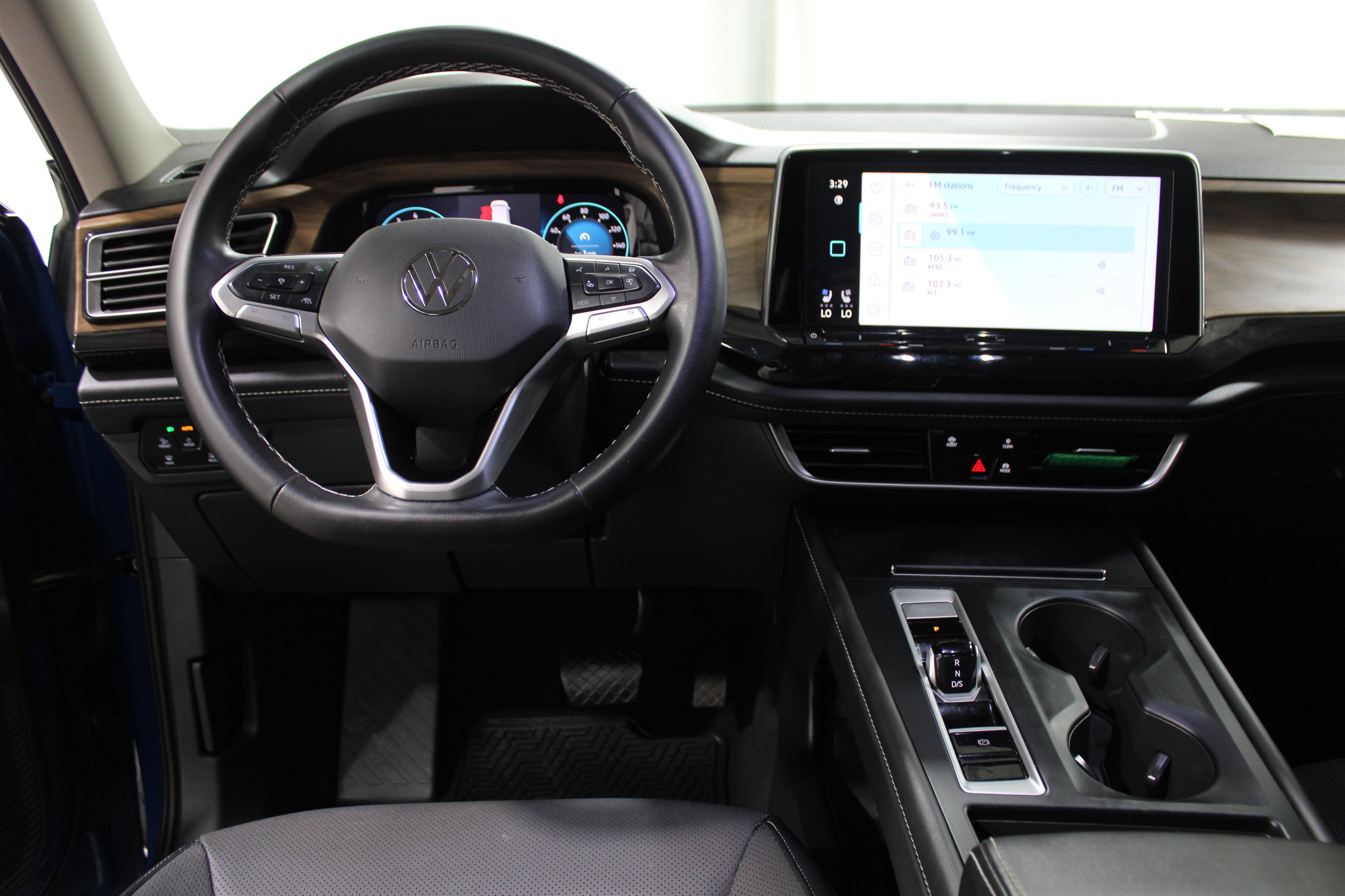 Used 2025 Volkswagen Atlas 2.0T SE SUV