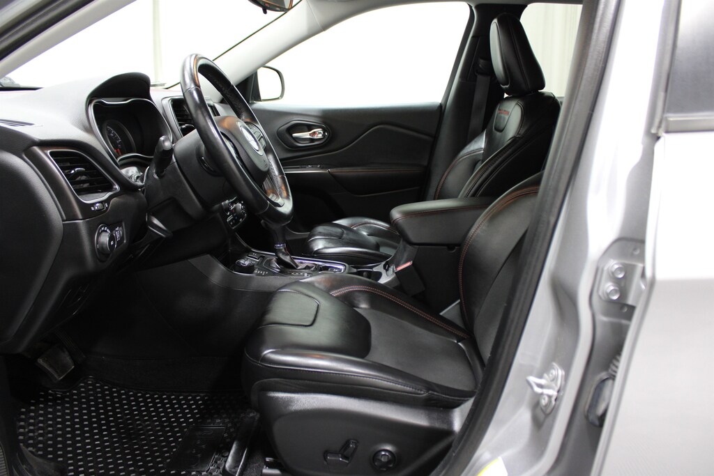 Used 2019 Jeep Cherokee Trailhawk SUV