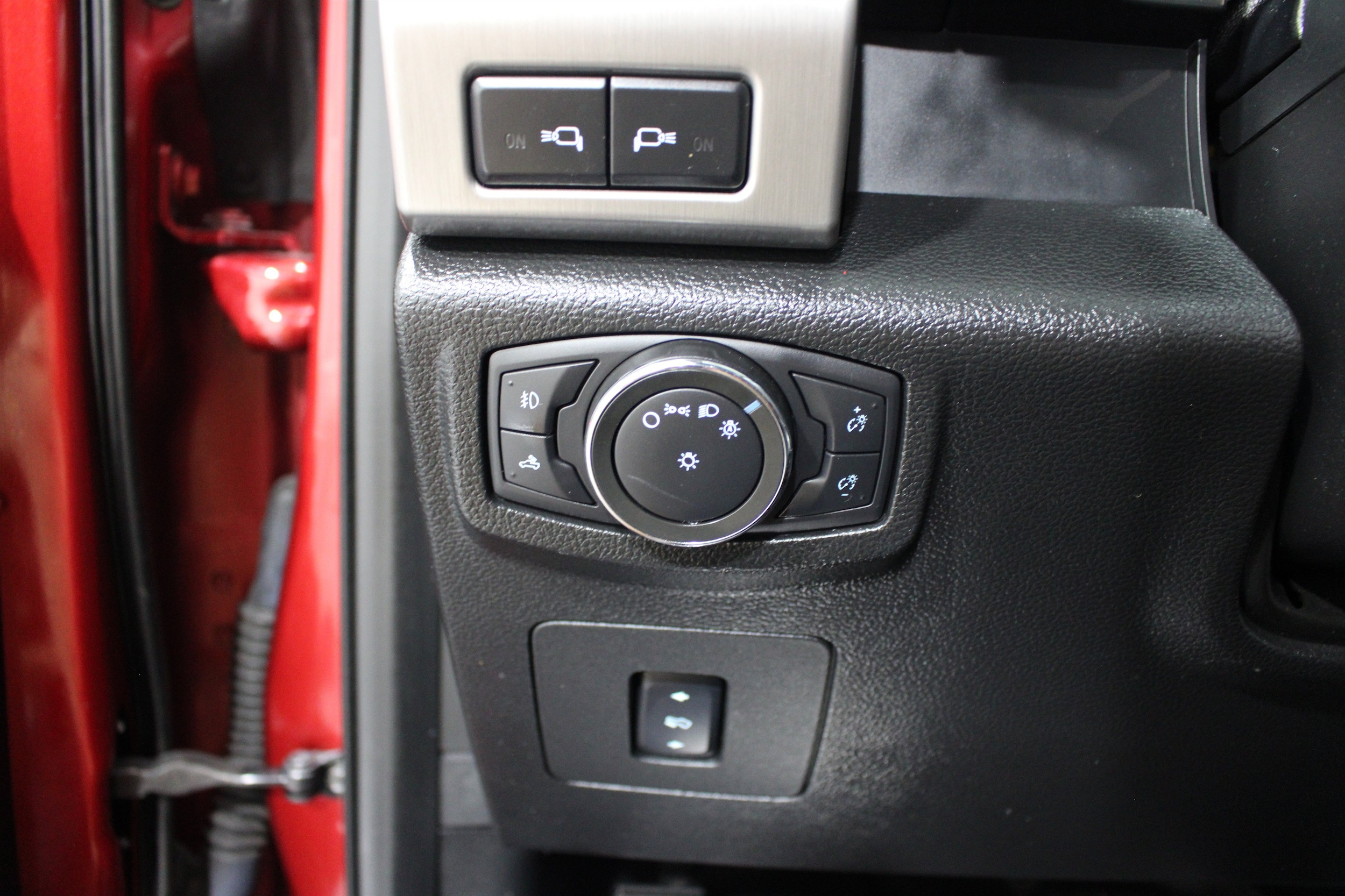 2015 Ford F-150 Platinum - Photo 9