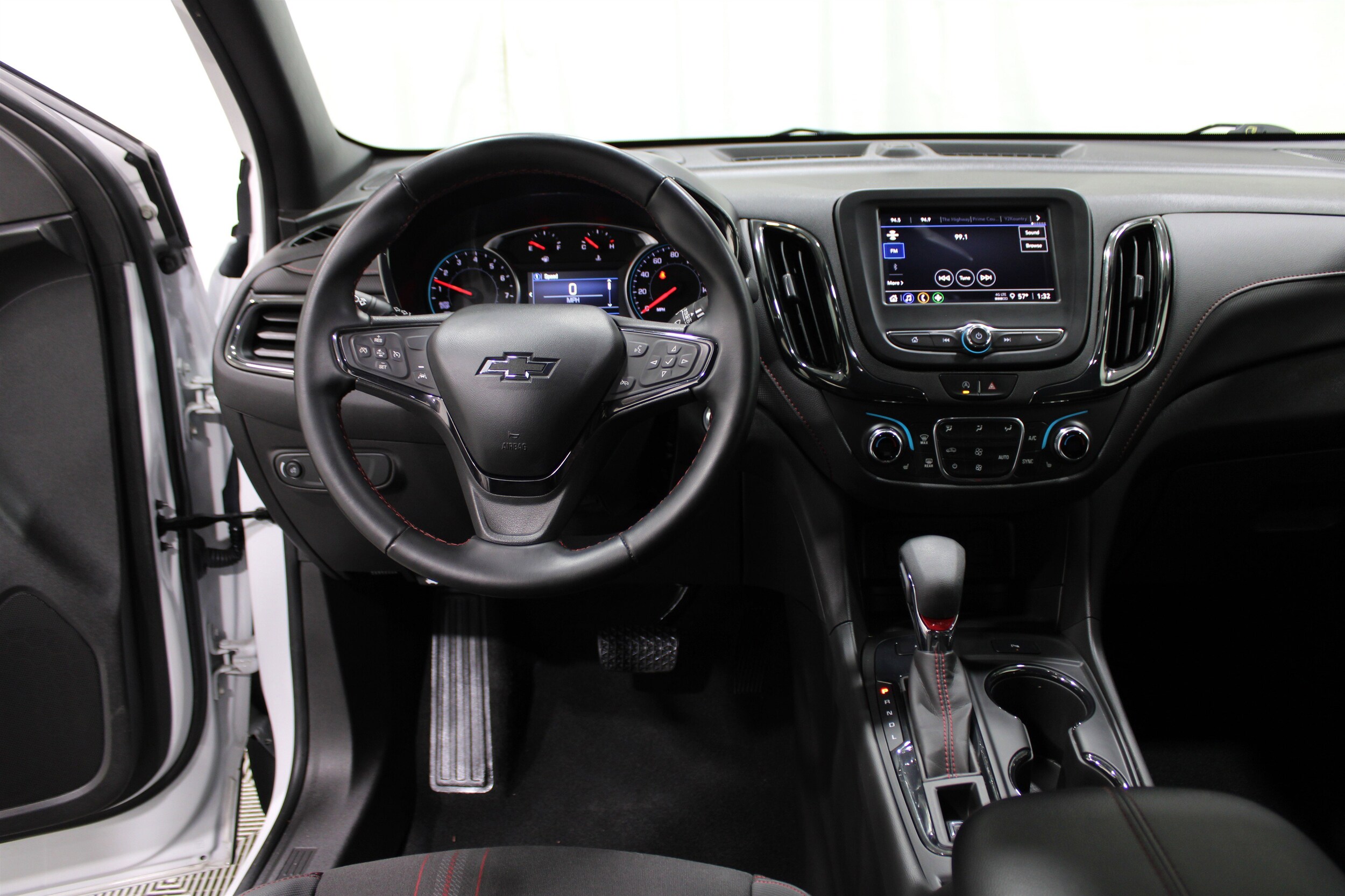 2023 Chevrolet Equinox RS photo 2