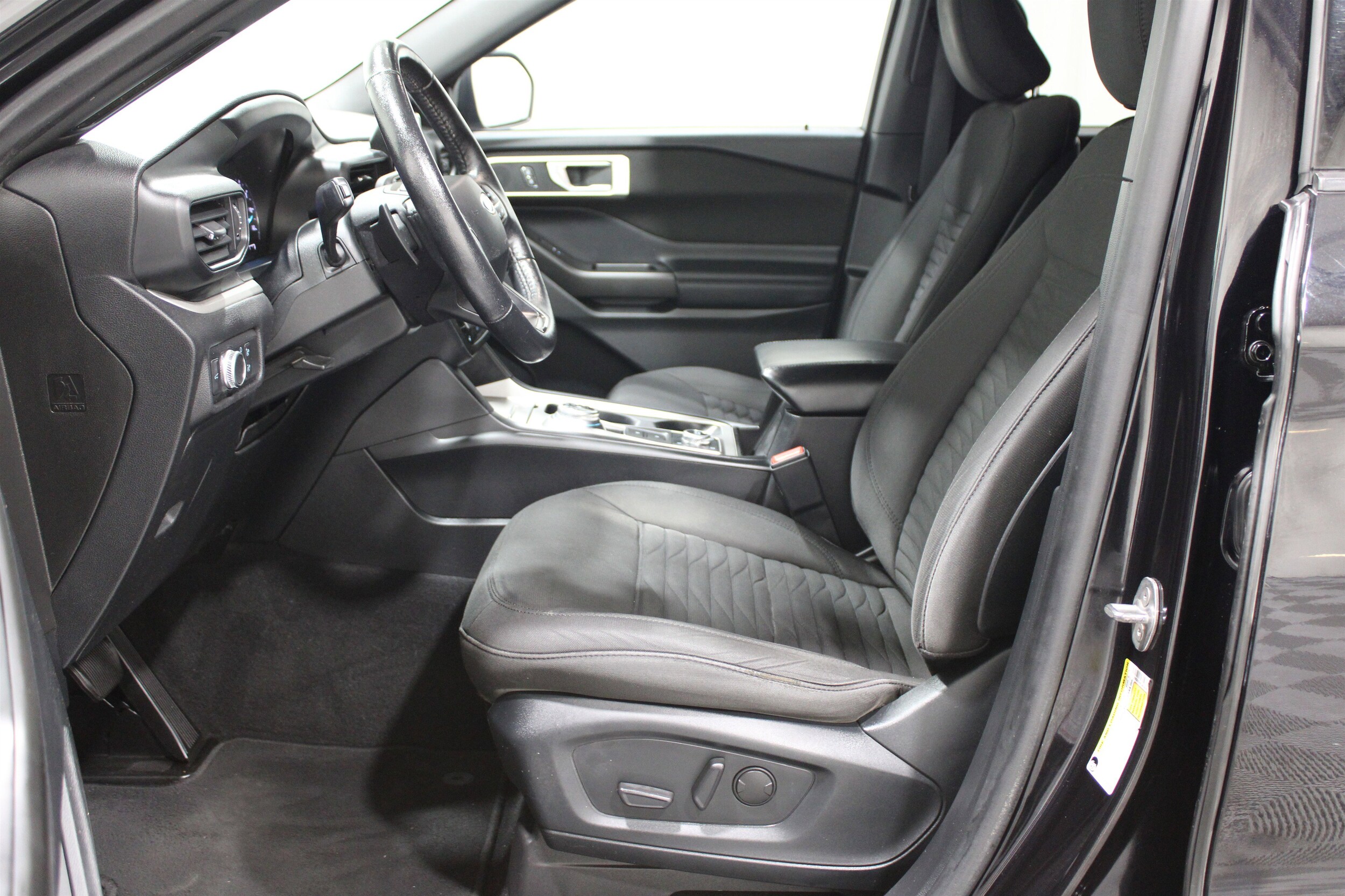 2020 Ford Explorer XLT photo 3