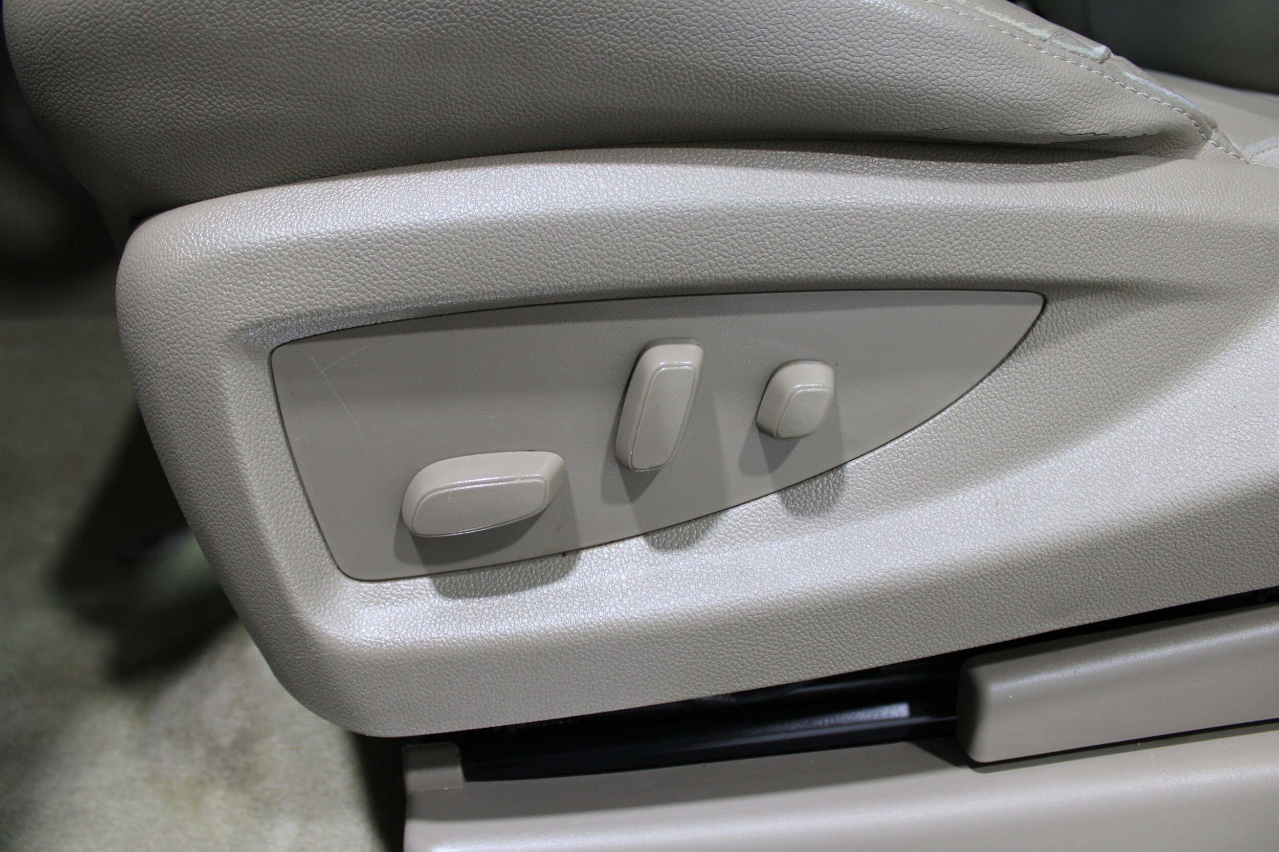 2018 Chevrolet Suburban LT photo 4