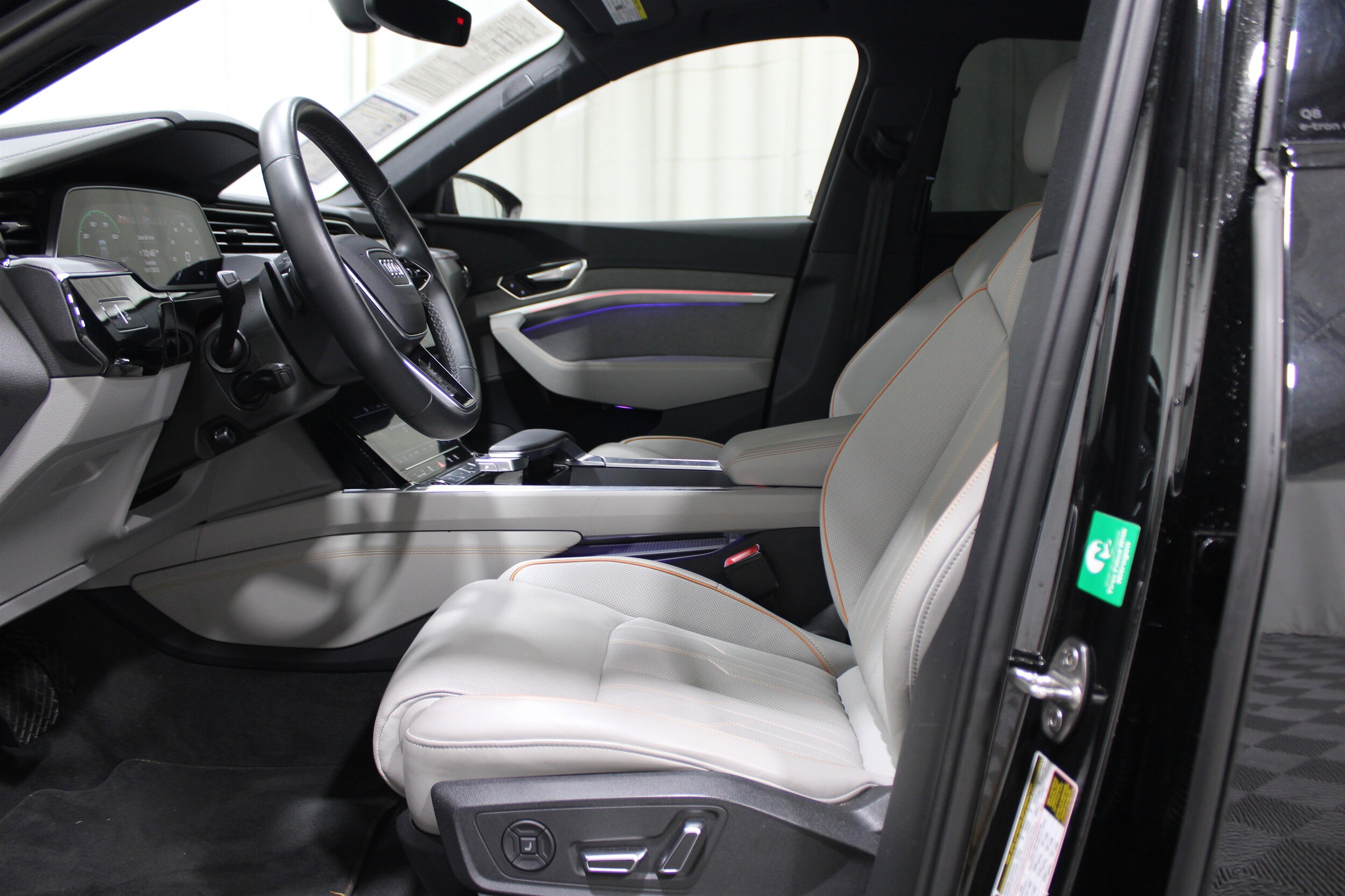 2024 Audi Q8 E-tron Prestige photo 3