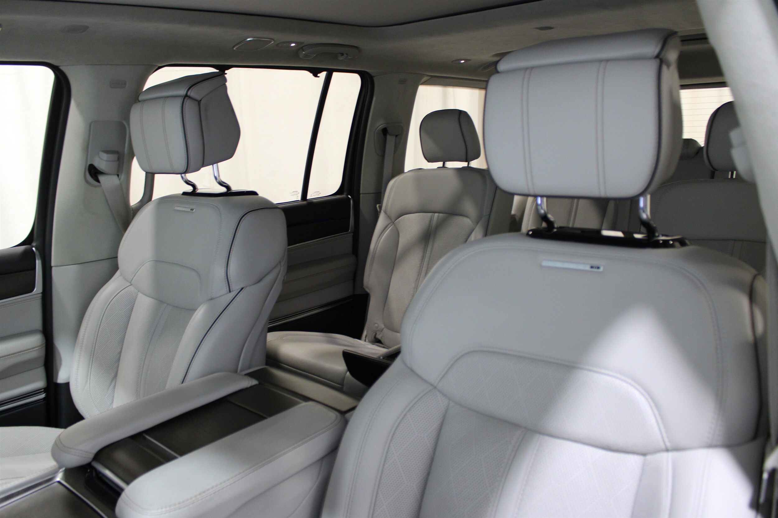 2022 Jeep Grand Wagoneer II photo 4