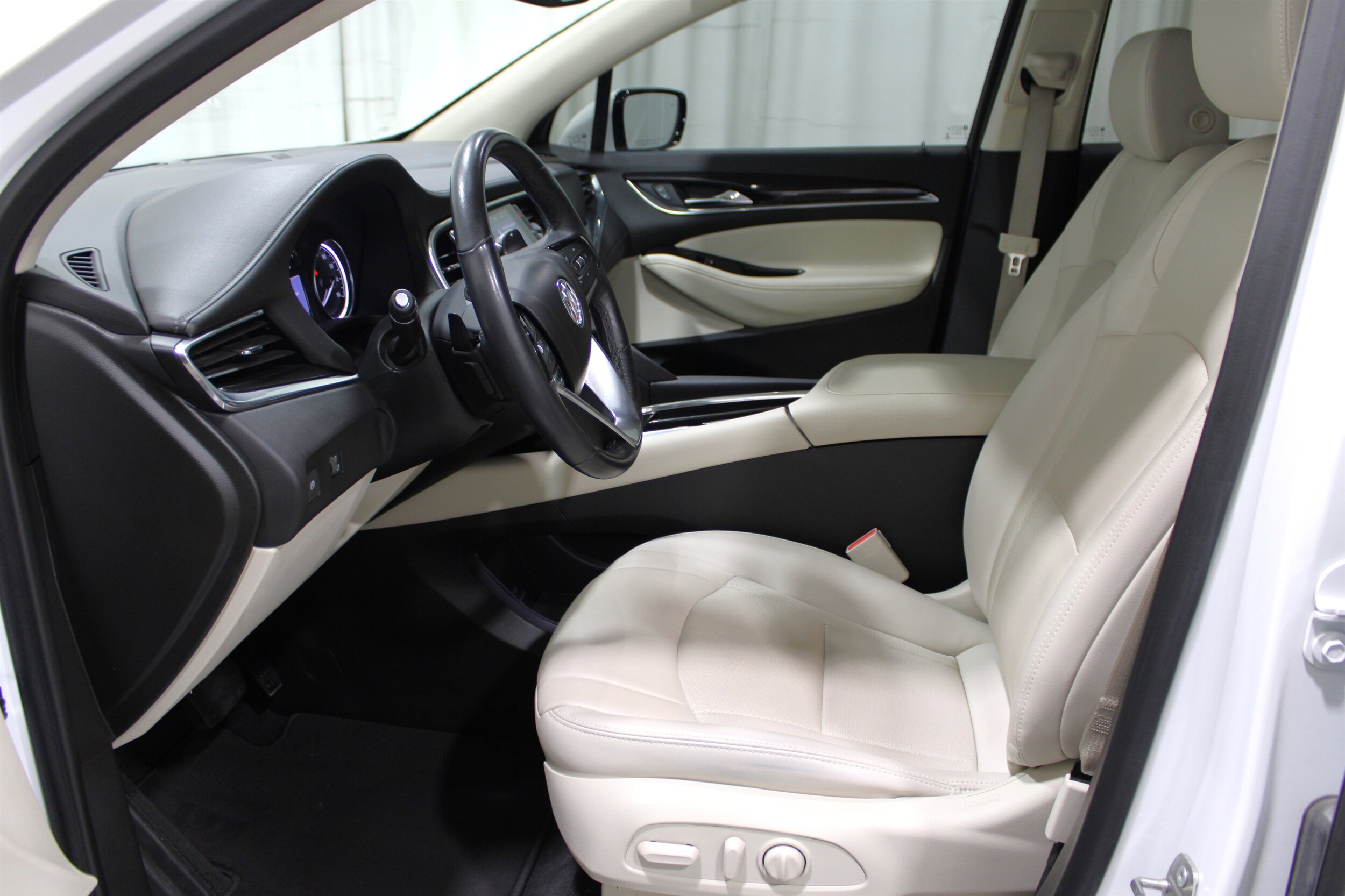 2022 Buick Enclave Essence photo 3