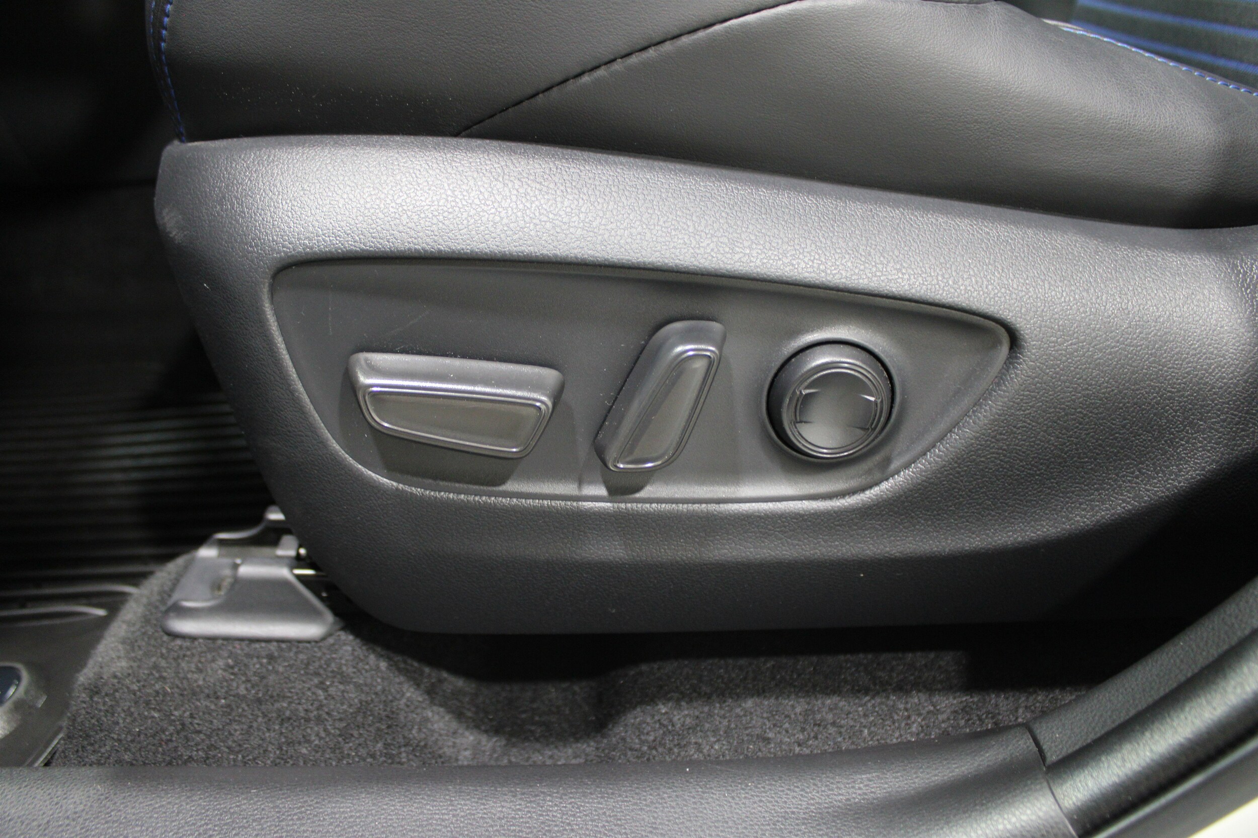 2024 Toyota RAV4 Hybrid XSE photo 4