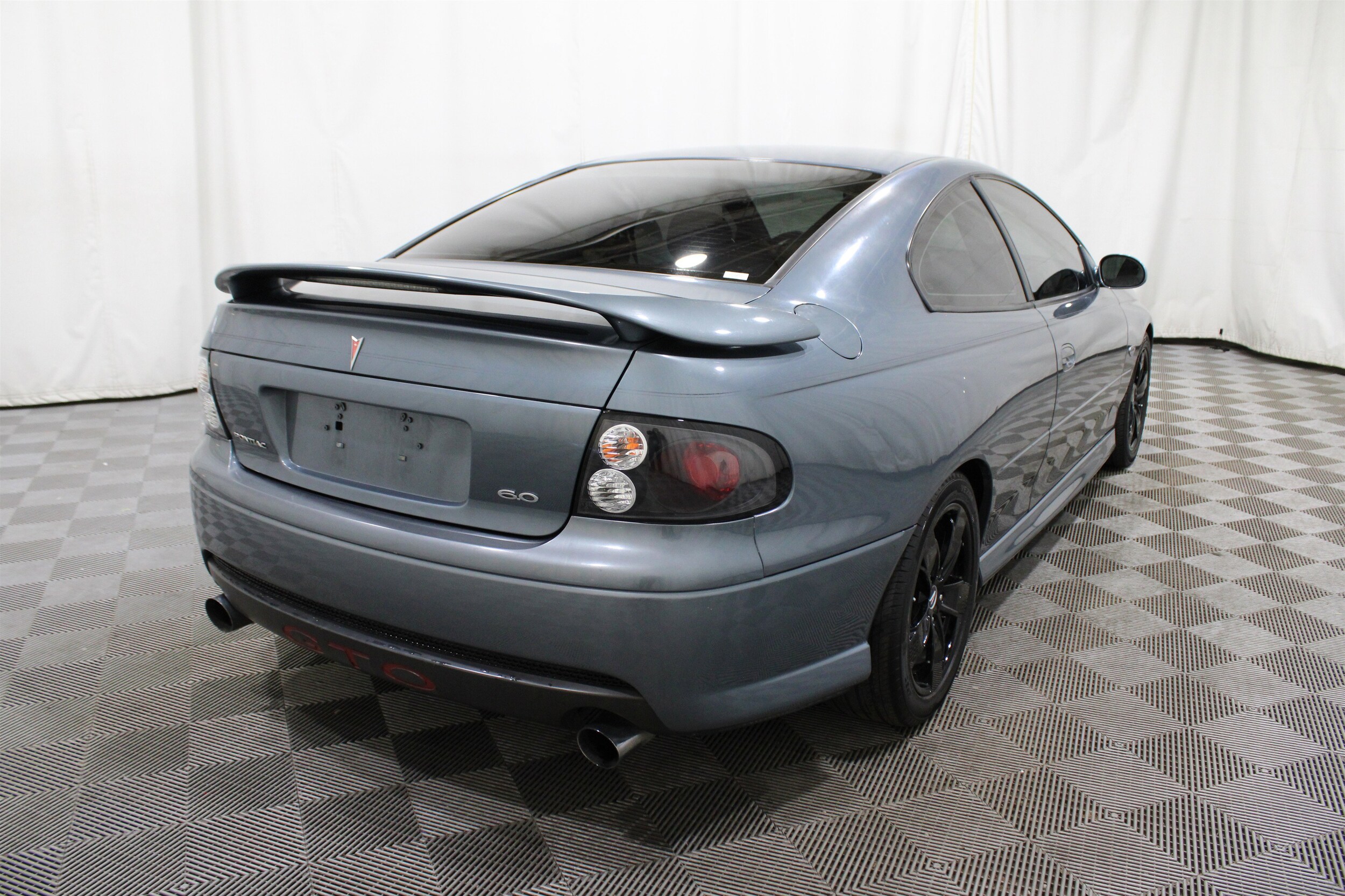 2005 Pontiac GTO photo 2