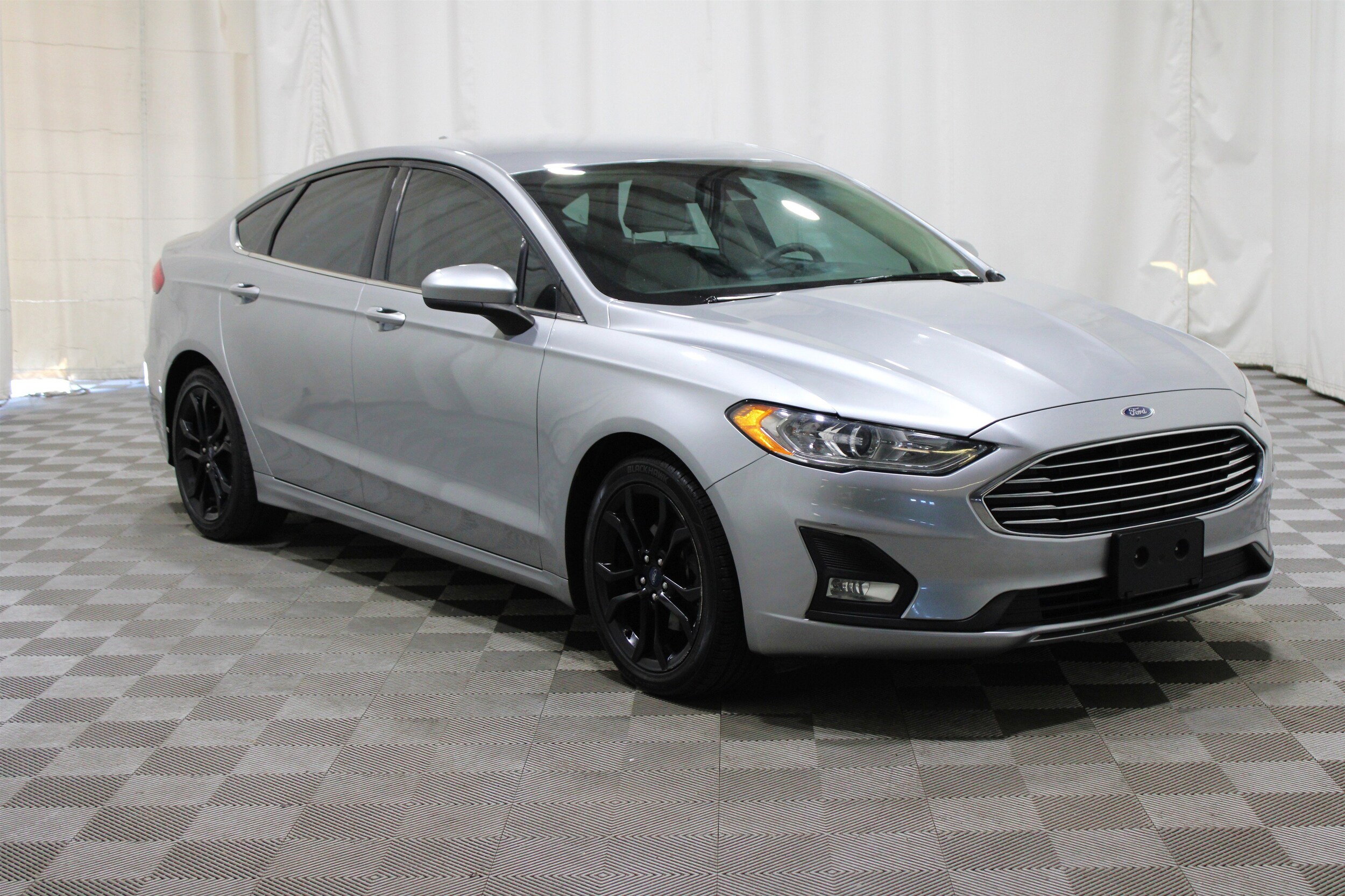 2020 Ford Fusion SE's photo