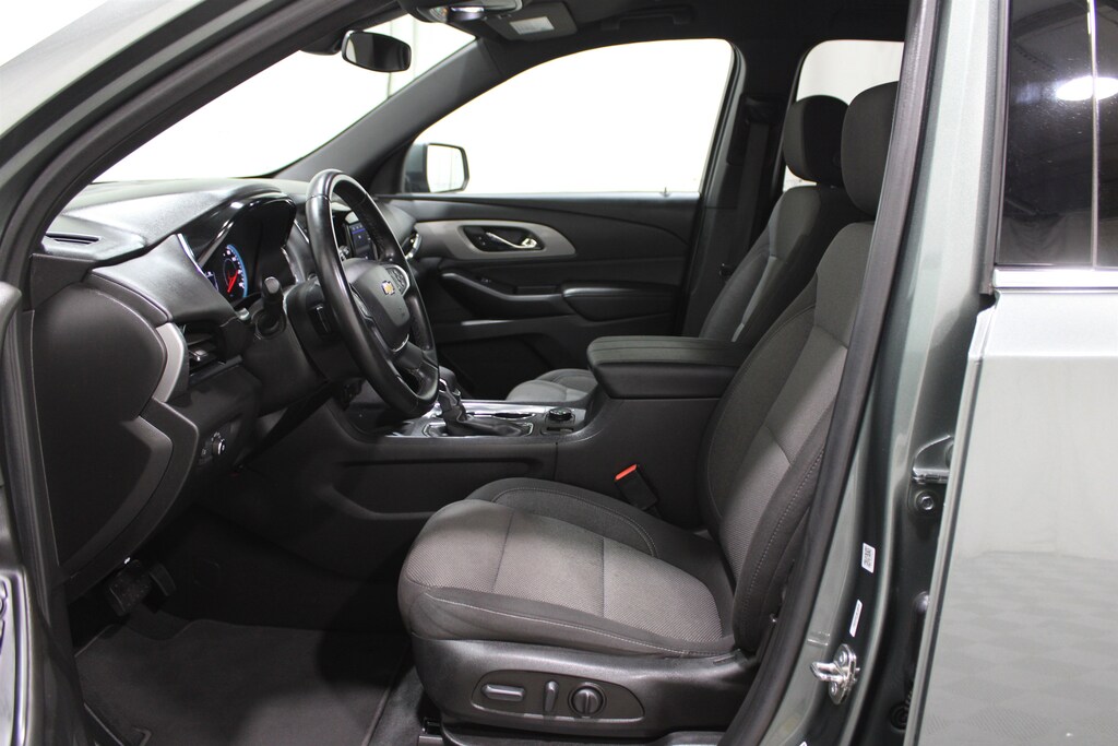 Used 2023 Chevrolet Traverse LT Cloth SUV