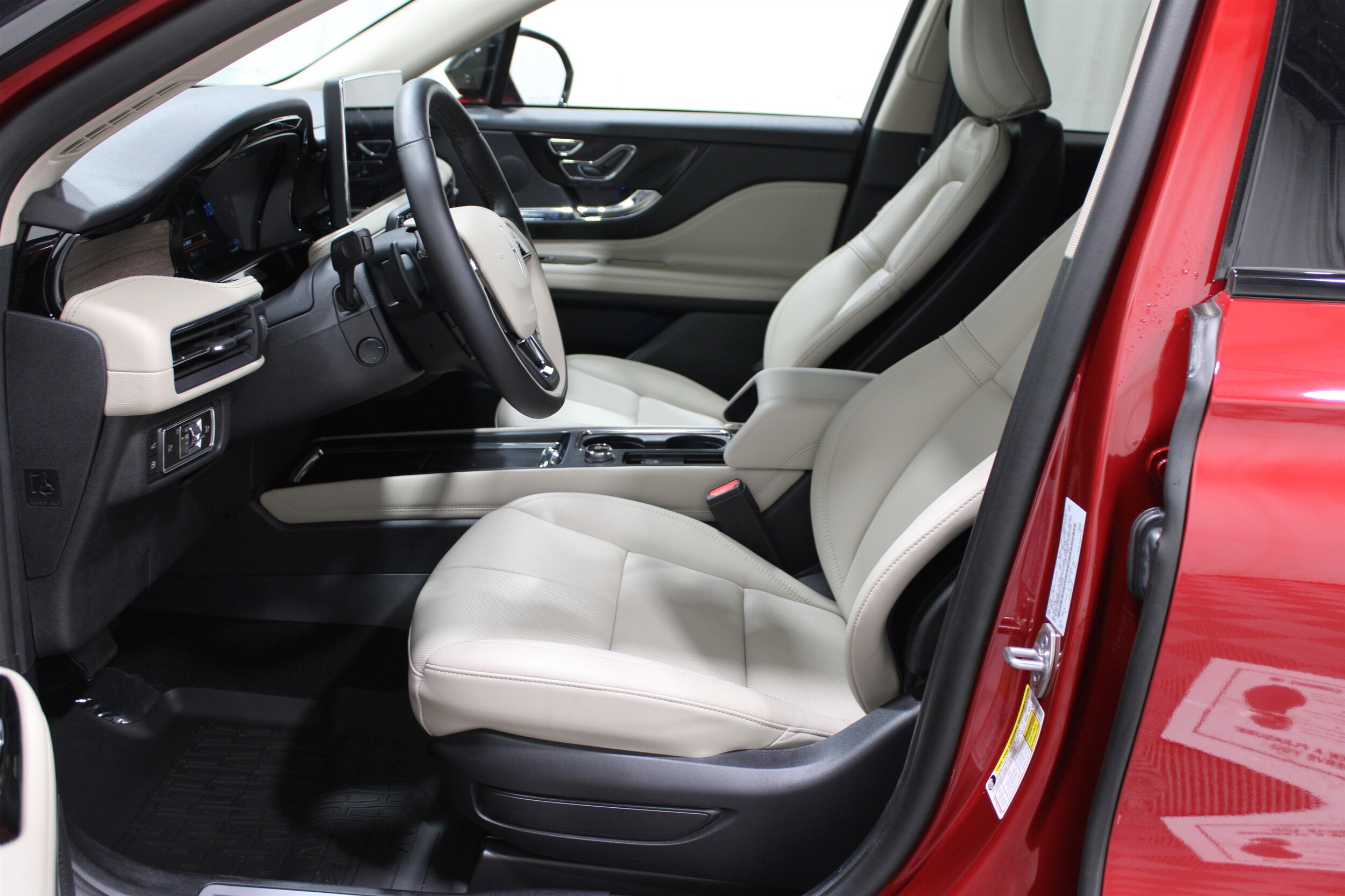 2025 Lincoln Corsair Grand Touring photo 3