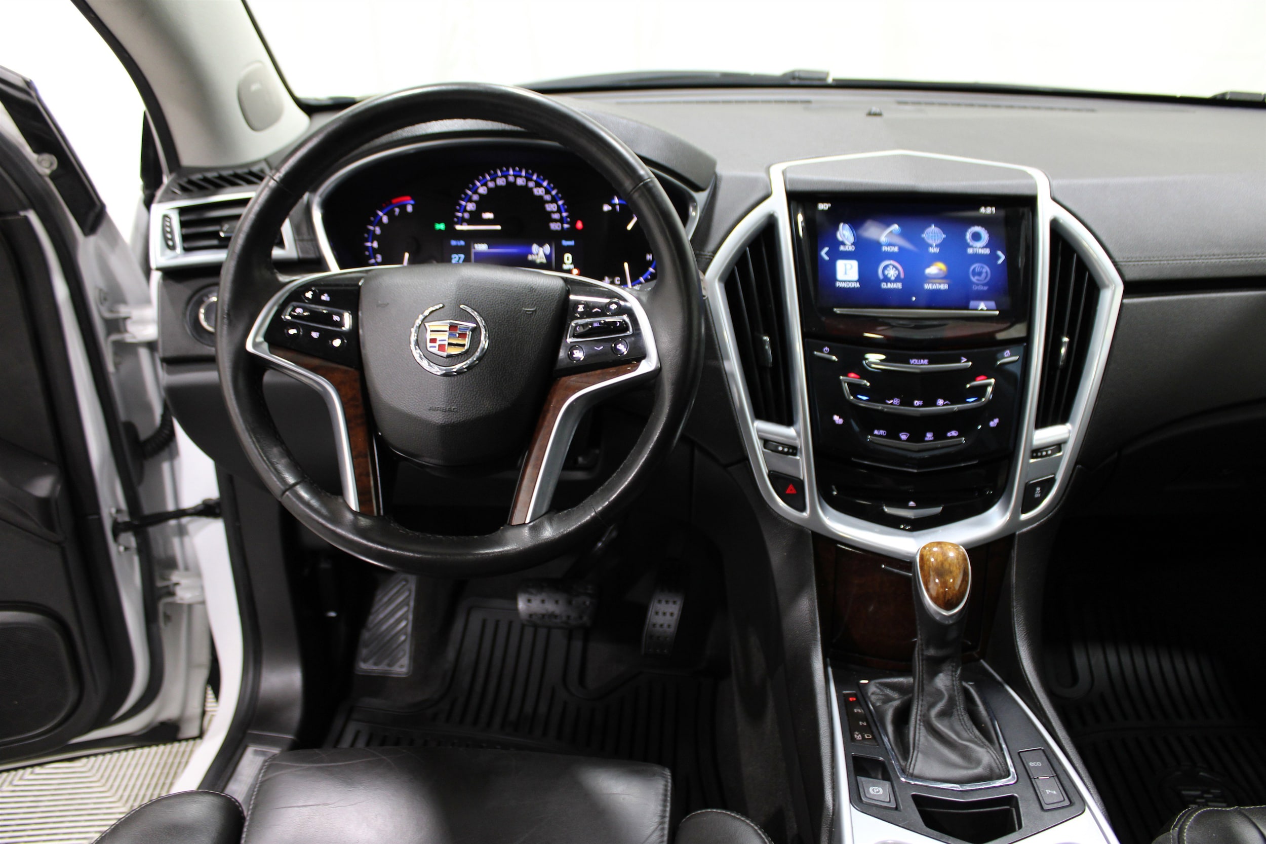 Used 2013 Cadillac SRX Luxury Collection with VIN 3GYFNCE34DS645985 for sale in Wichita, KS