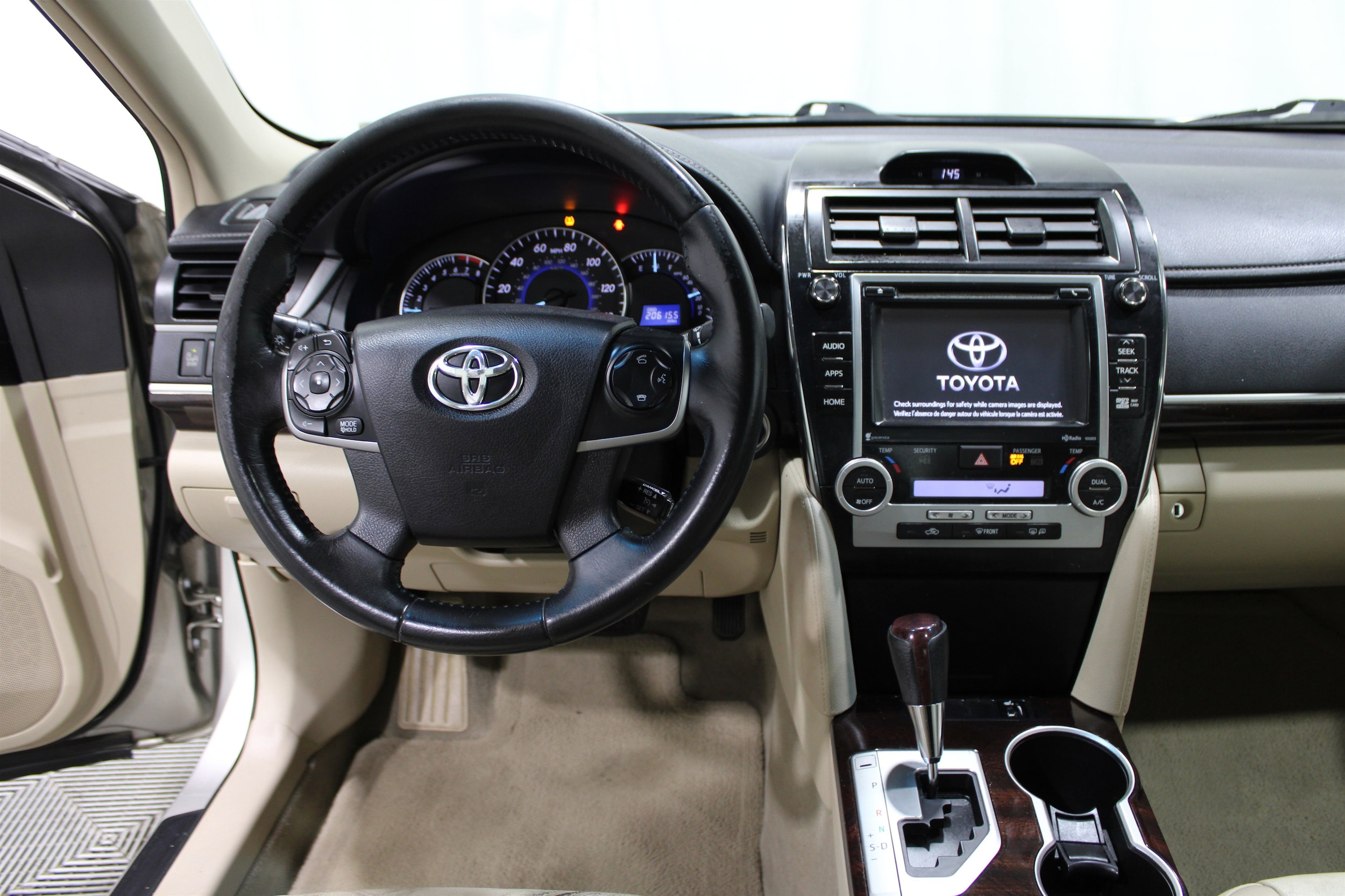 Used 2014 Toyota Camry SE with VIN 4T1BK1FK2EU553018 for sale in Wichita, KS