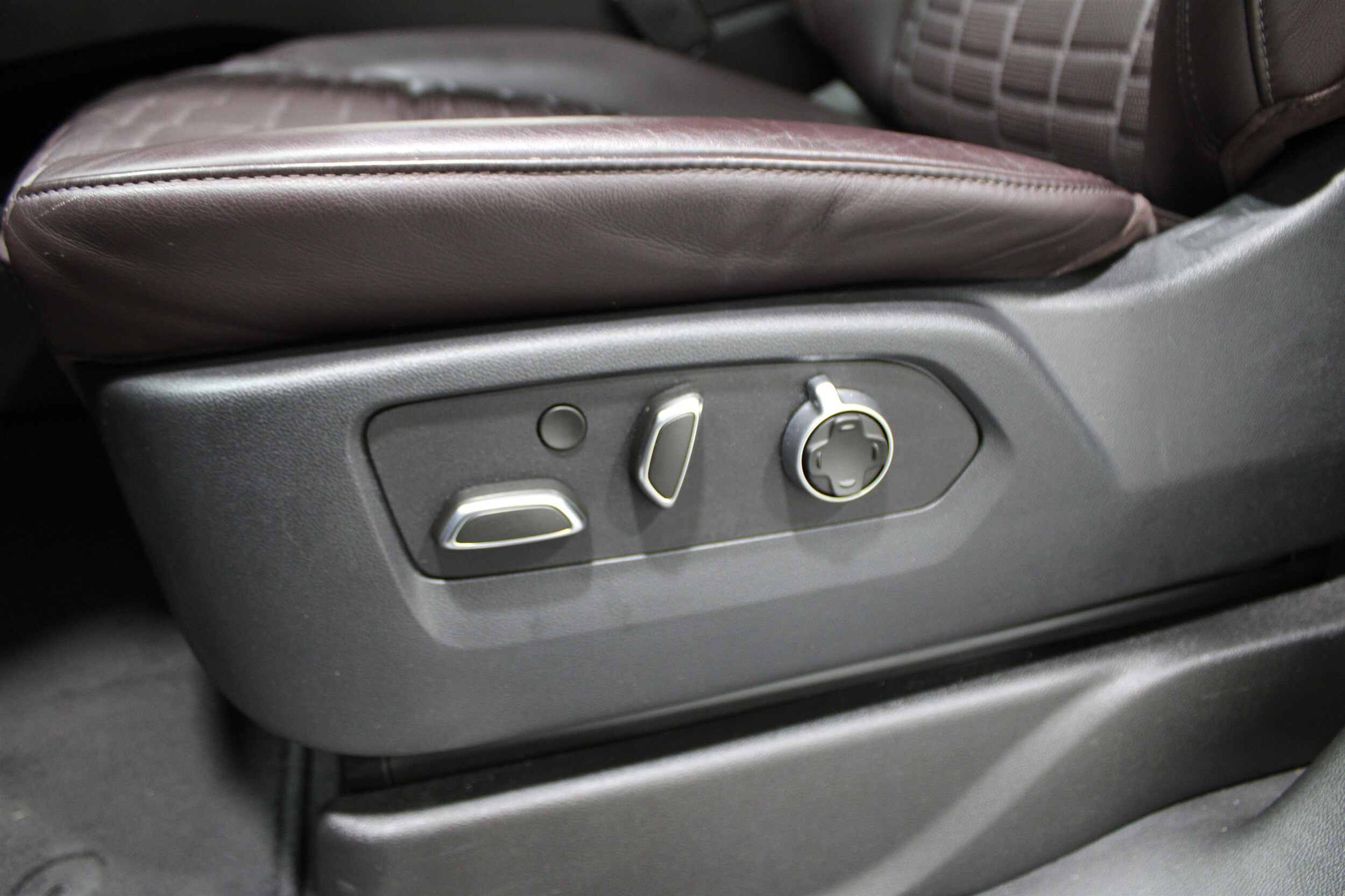 2024 Cadillac Escalade ESV Sport Platinum photo 4
