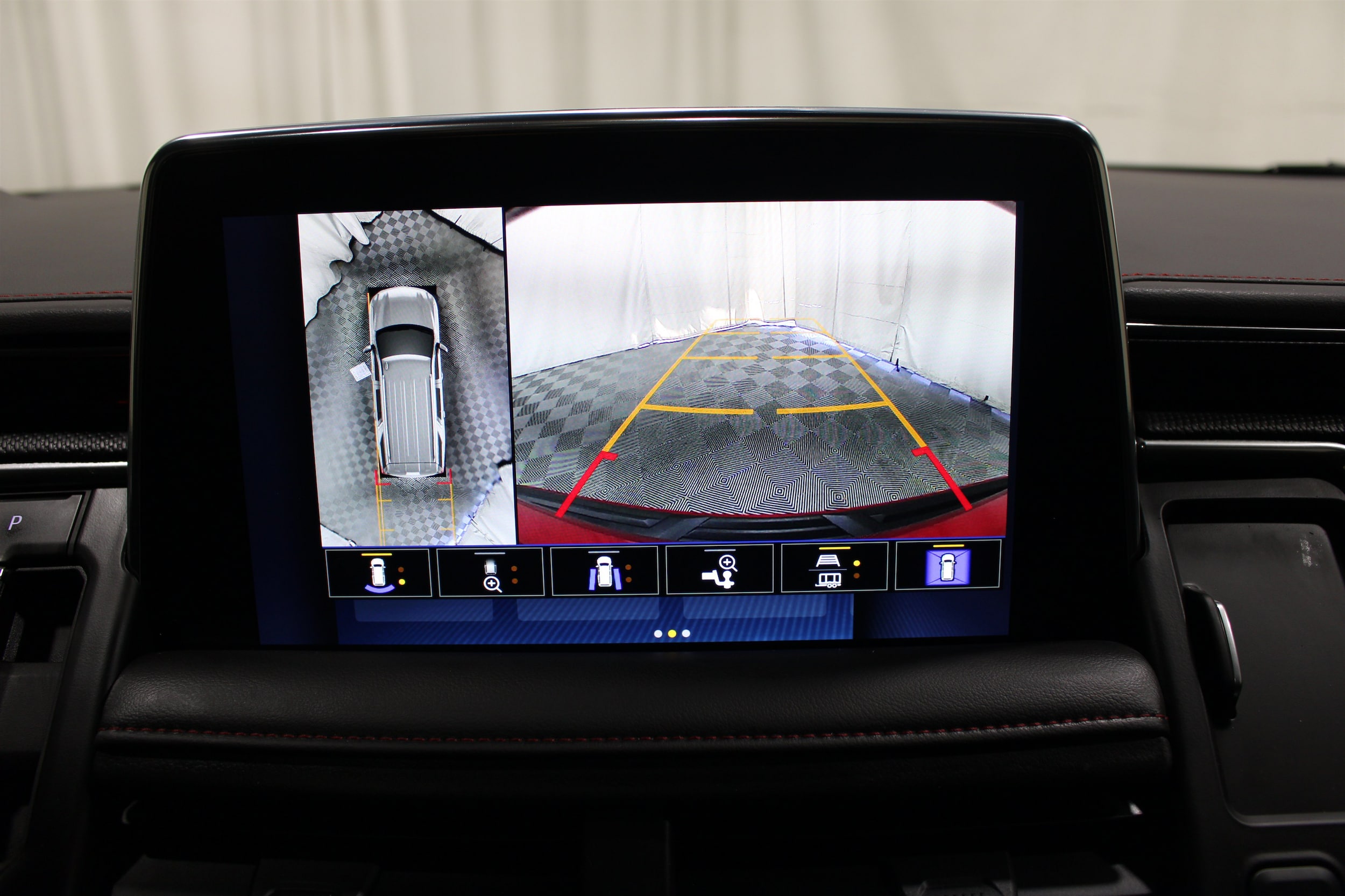 2024 Chevrolet Suburban RST - Photo 16
