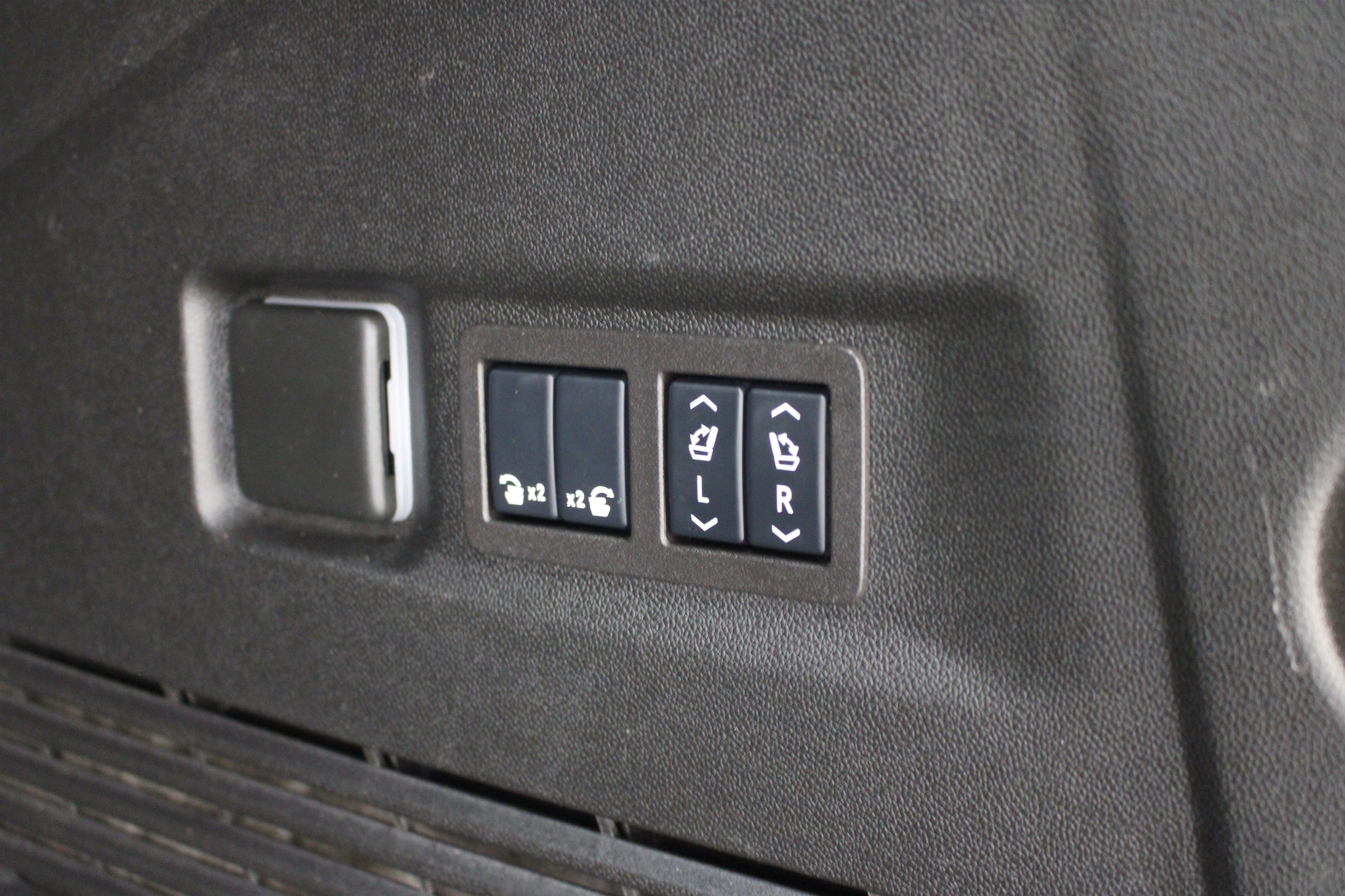 2024 Chevrolet Suburban RST - Photo 24