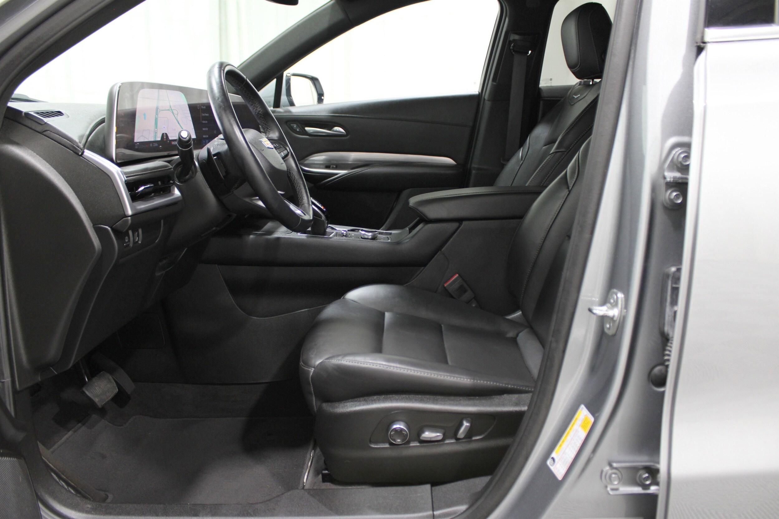 2025 Cadillac XT4 Premium Luxury photo 3