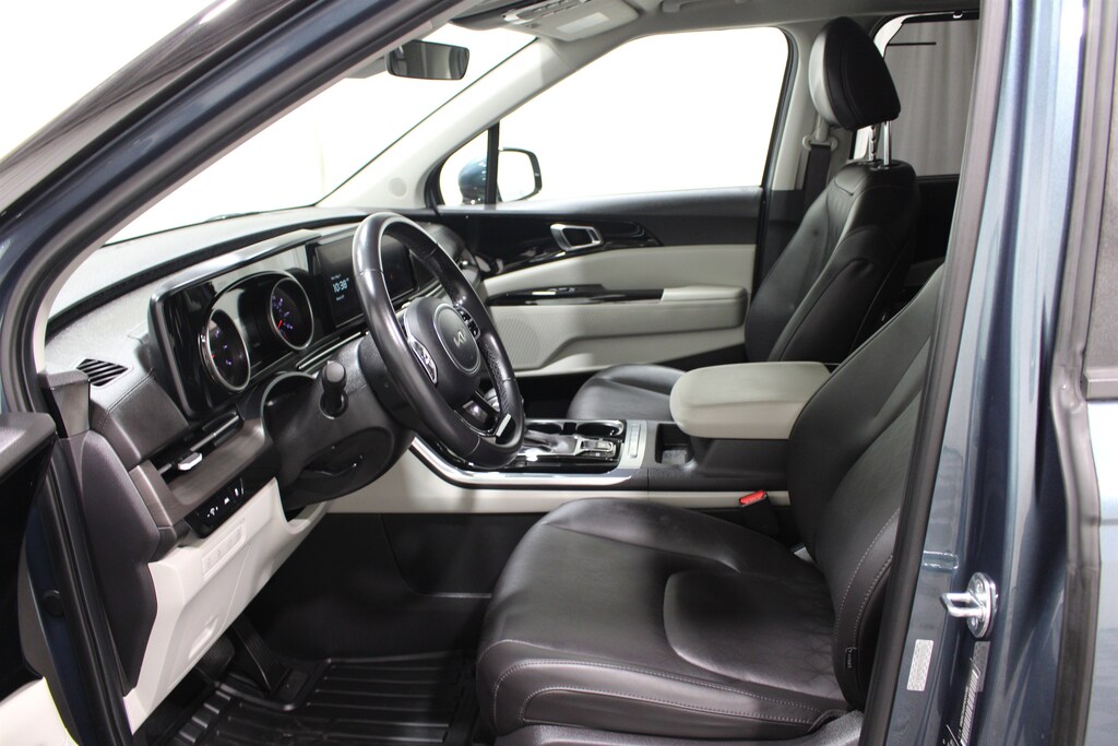 Used 2023 Kia Carnival EX MPV
