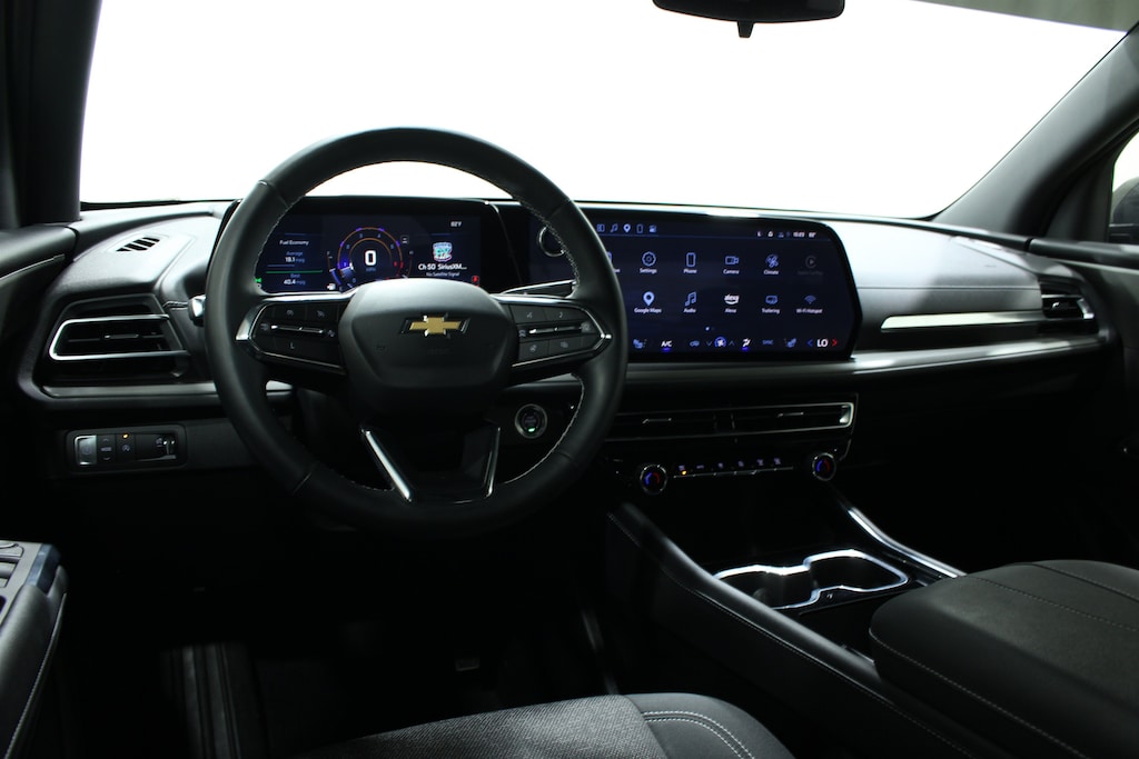 Used 2025 Chevrolet Traverse FWD LT SUV