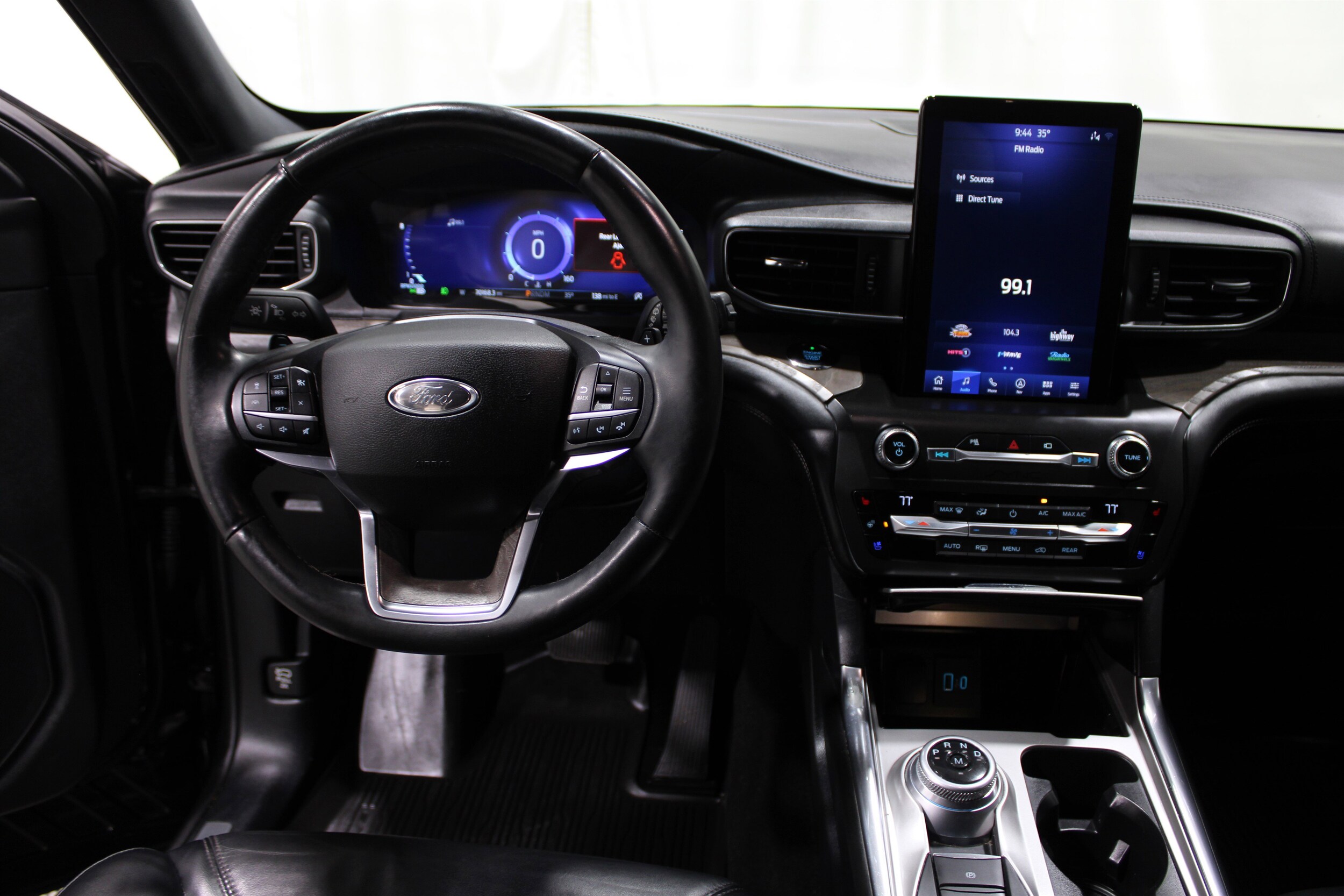 2020 Ford Explorer Platinum photo 2