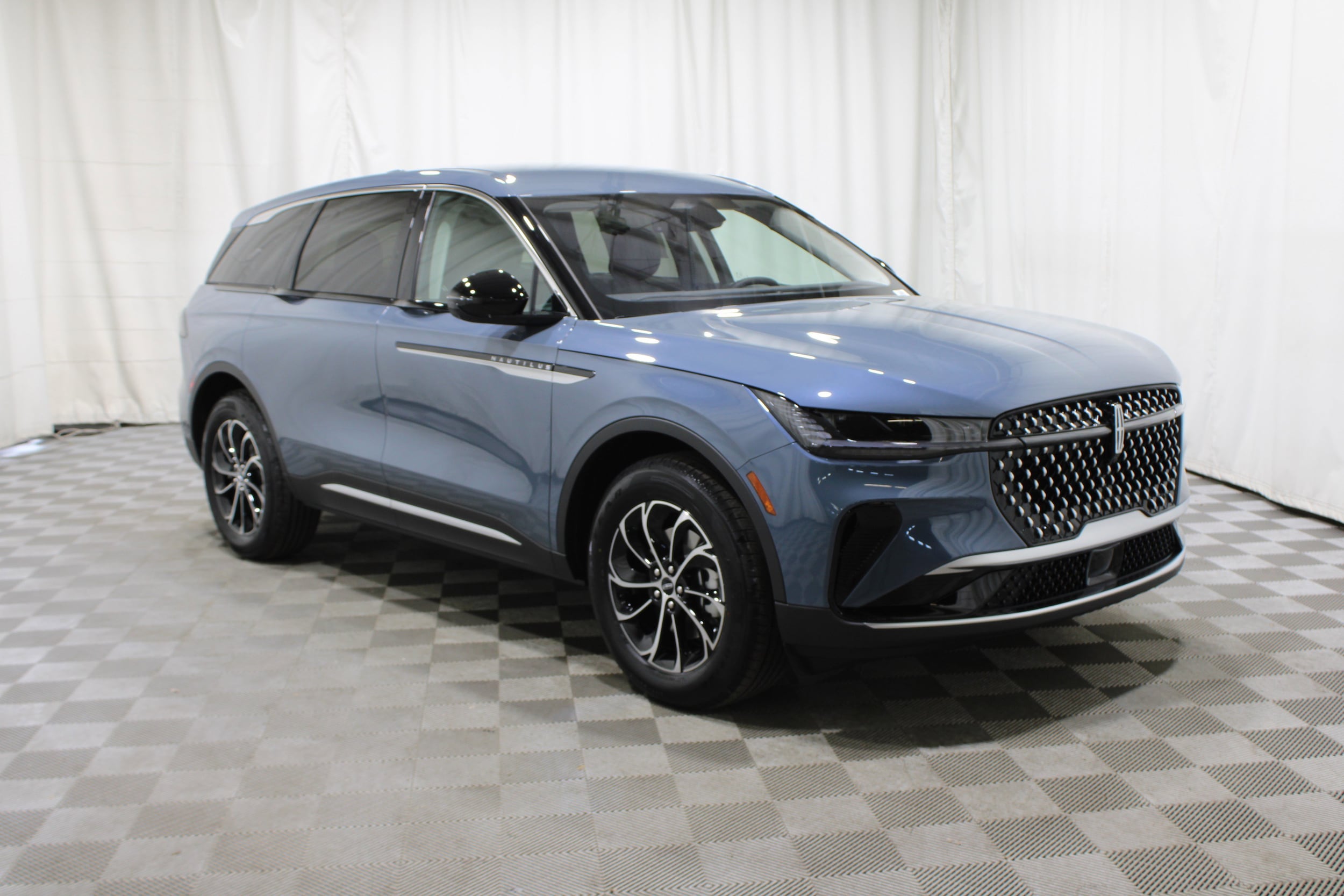 2025 Lincoln Nautilus Premiere AWD's photo