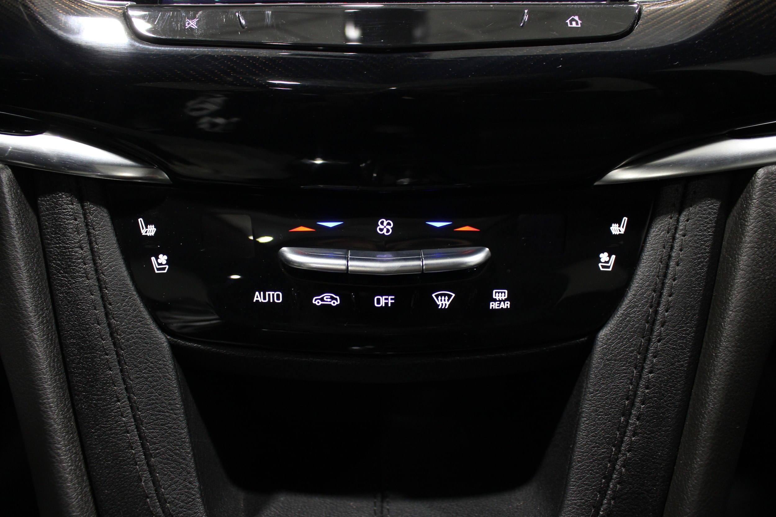 2024 Cadillac XT6 Sport - Photo 22