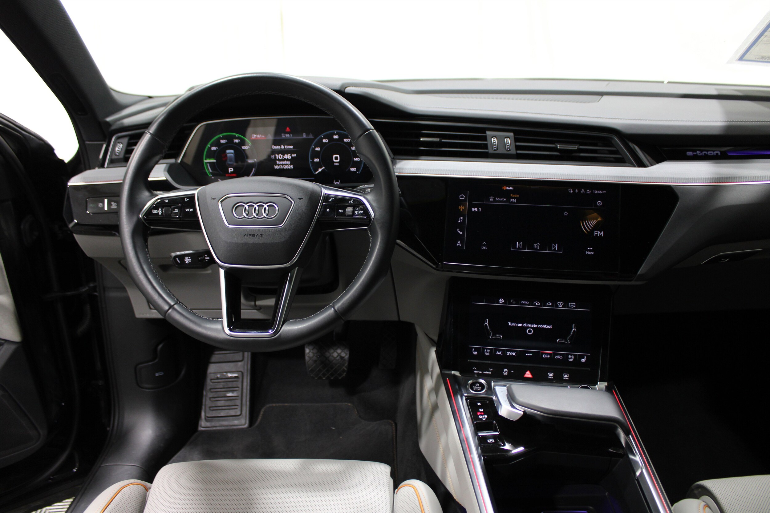 2024 Audi Q8 E-tron Prestige photo 2