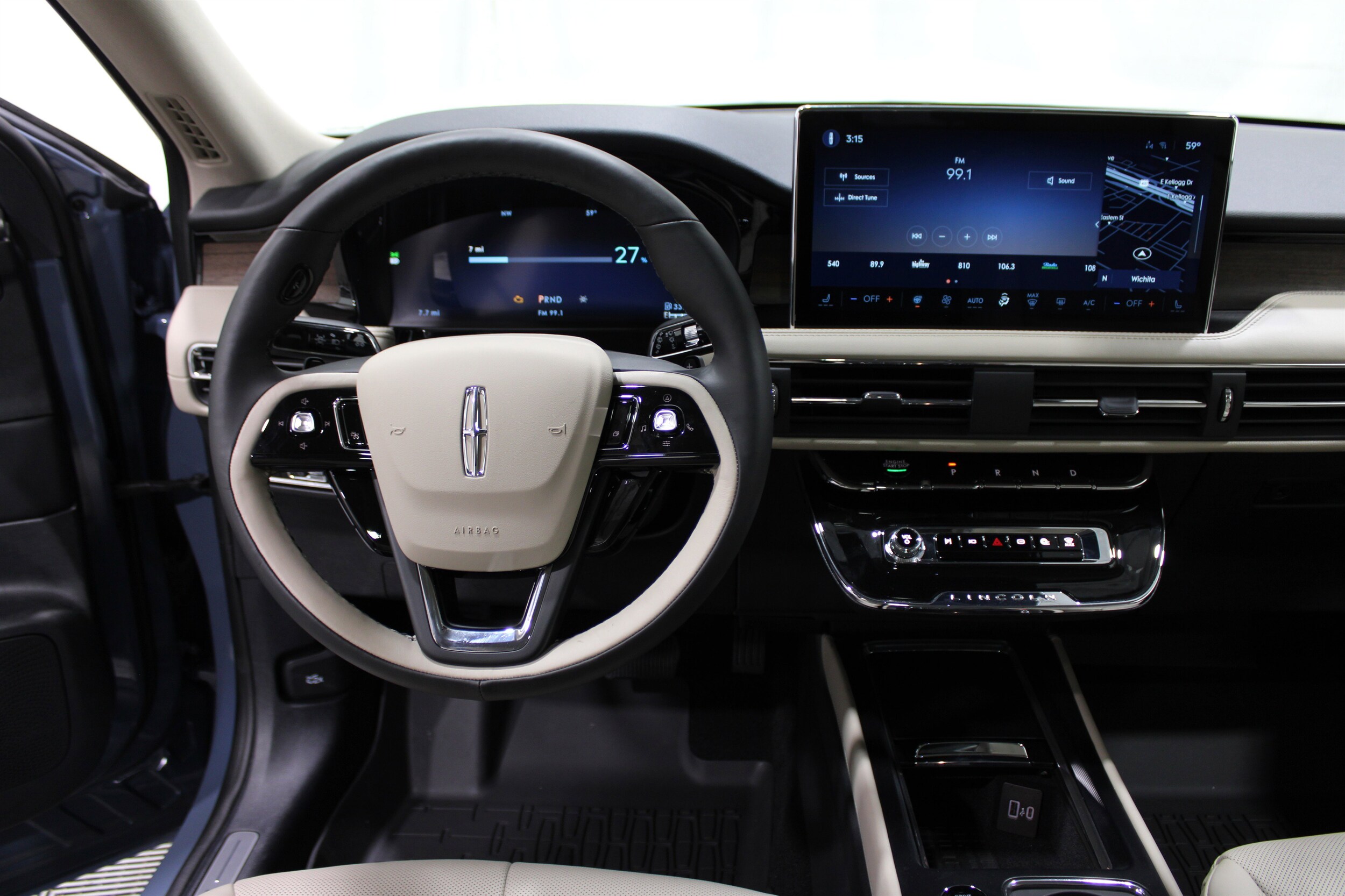 2025 Lincoln Corsair Grand Touring photo 2