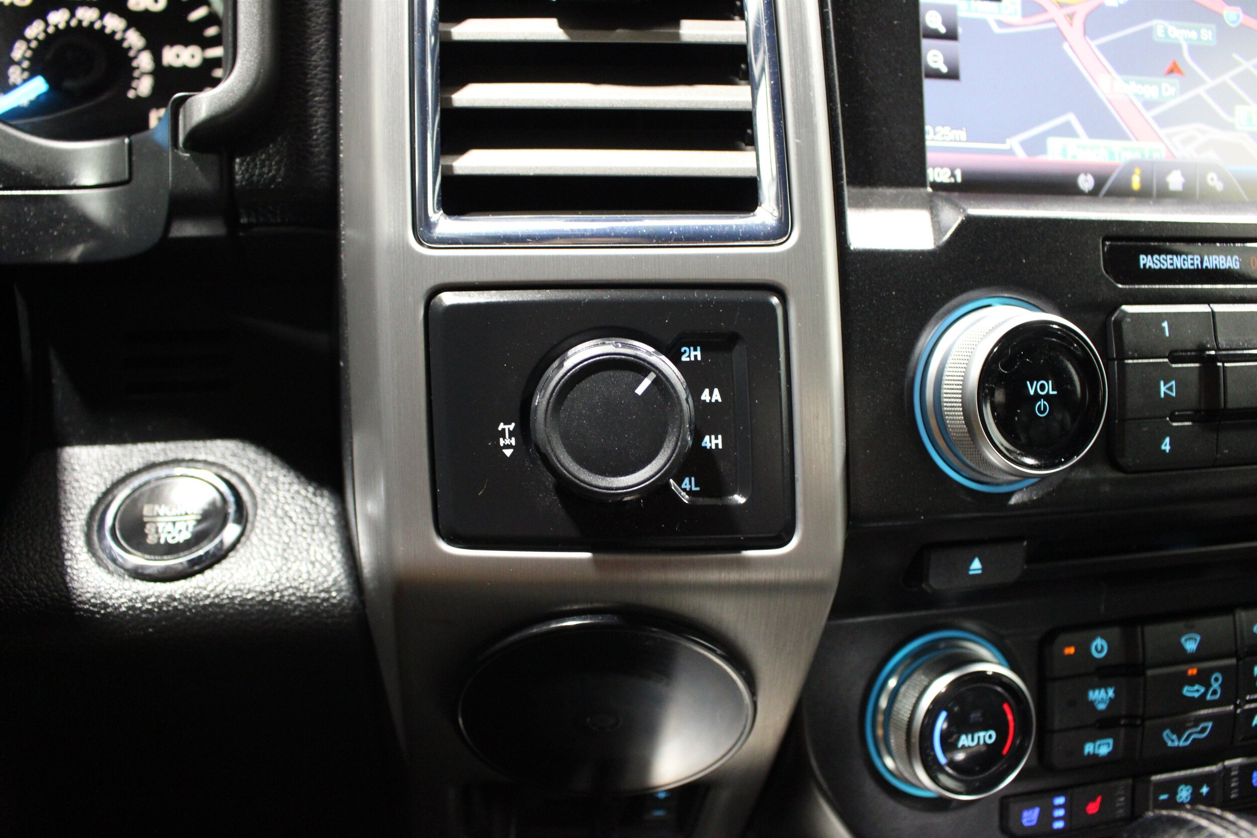 2015 Ford F-150 Platinum - Photo 18