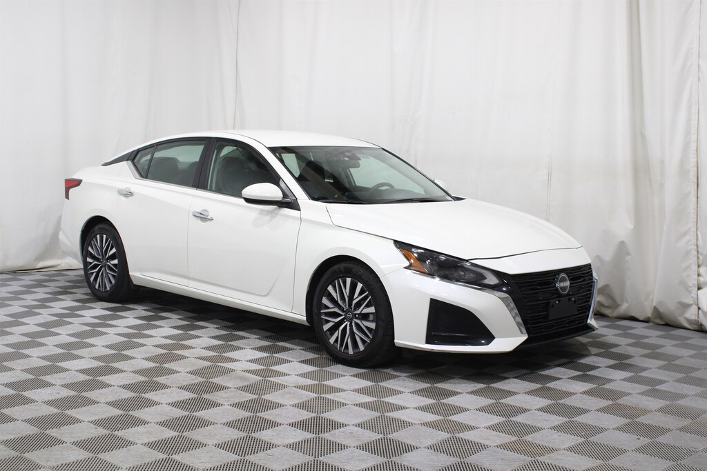 Used 2023 Nissan Altima 2.5 SV Sedan