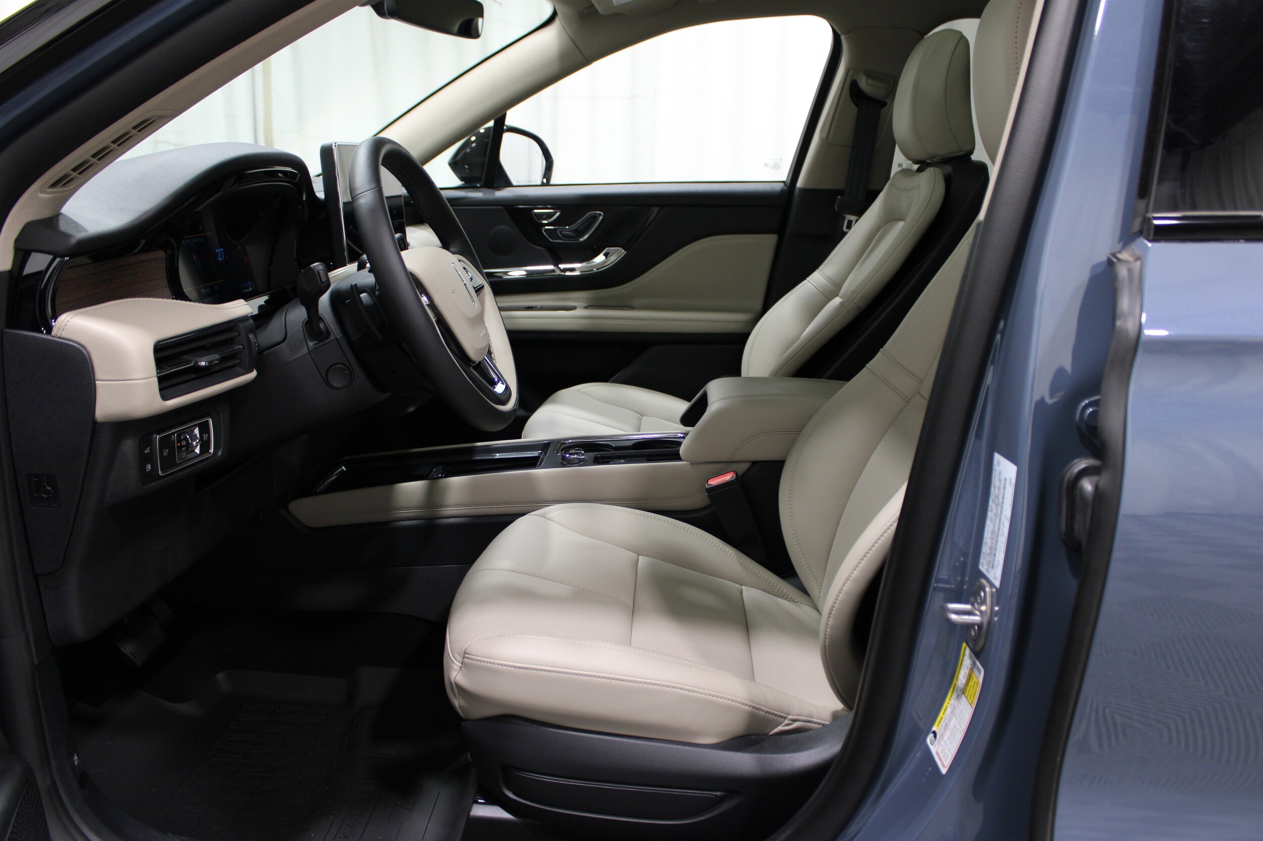 2025 Lincoln Corsair Grand Touring photo 3