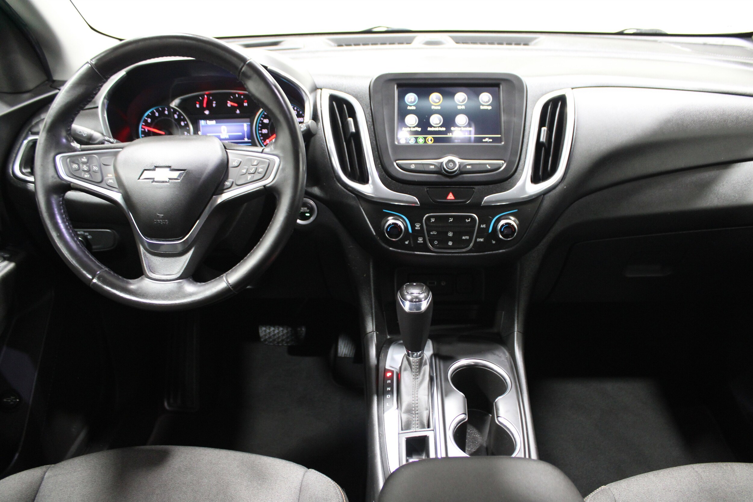 2019 Chevrolet Equinox LT photo 2